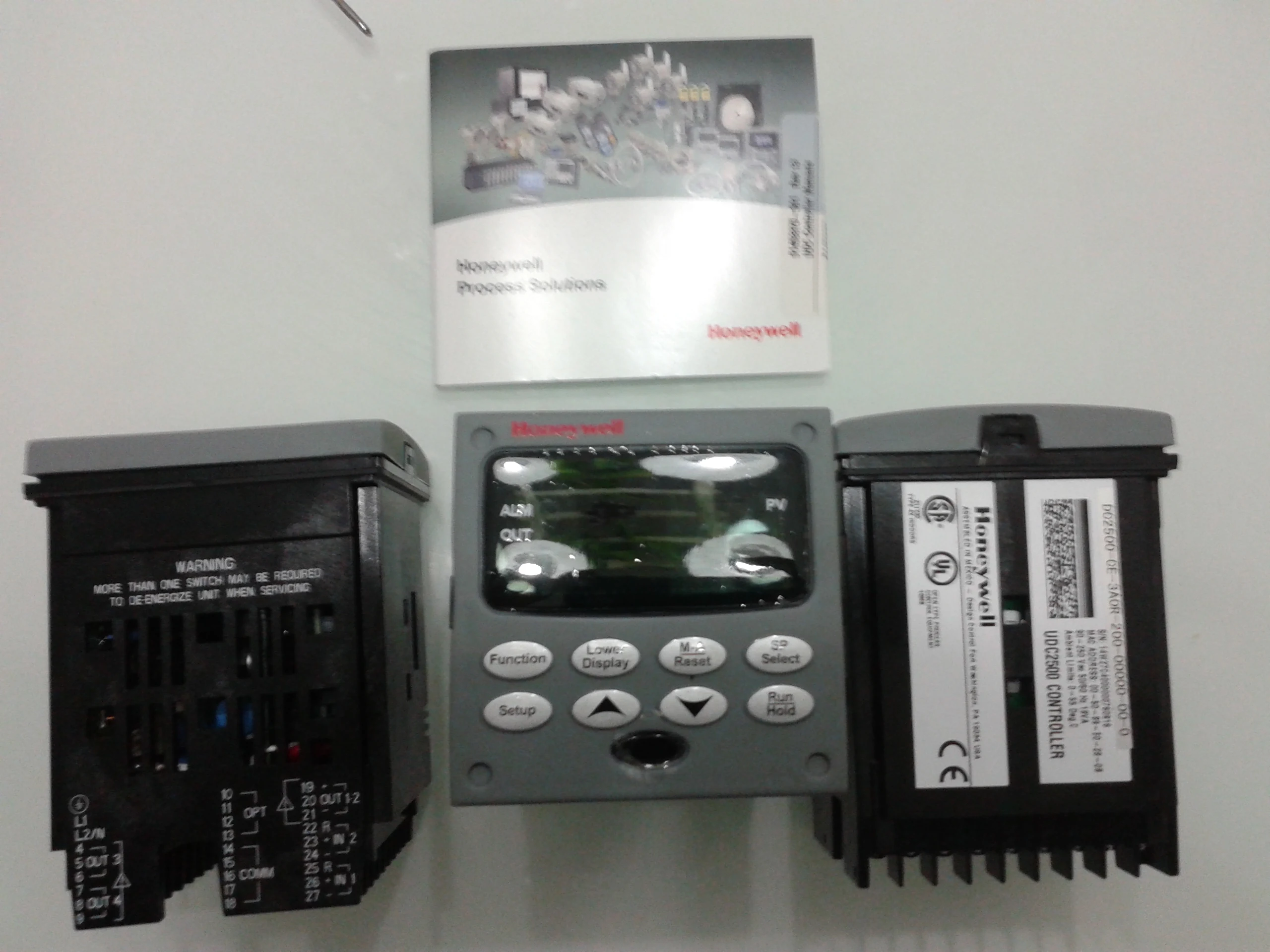 Honeywell DC2800-EE-0S0-200-000-00-0 термостат Новый и оригинальный