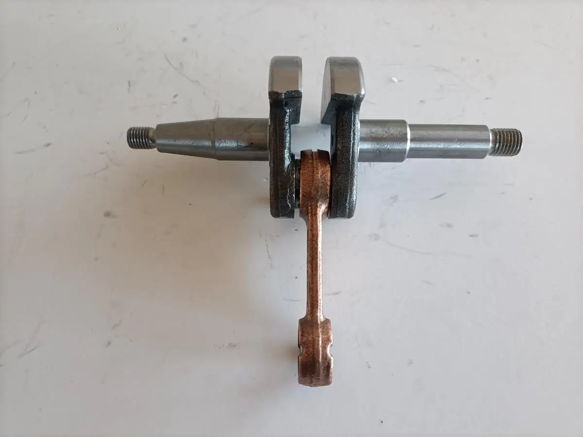 UM High Quality CS5200 Crankshaft Chainsaw Crankshaft Engine Parts Crankshafts