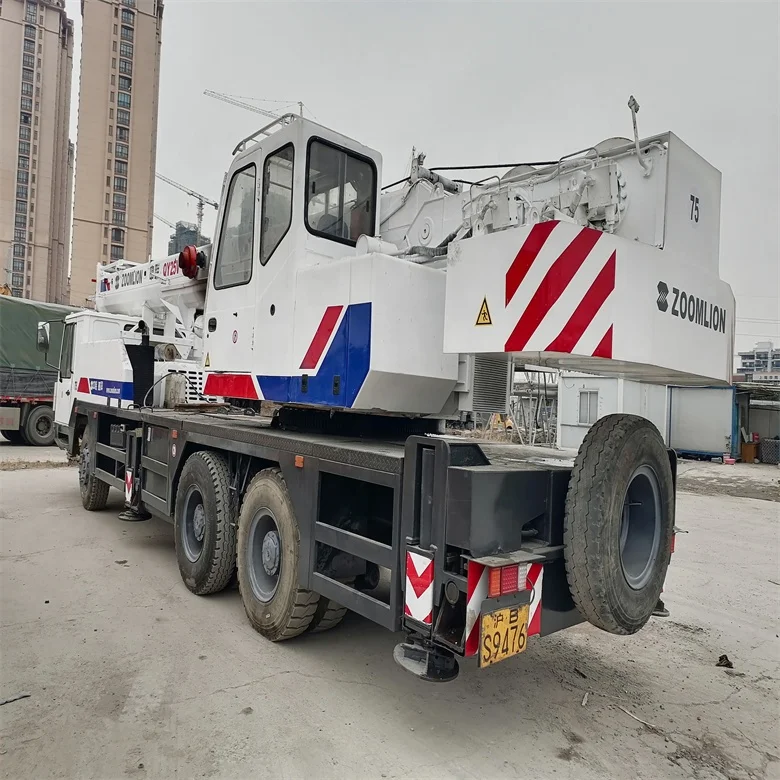Second-hand zoomlion crane 30 ton 25 ton in excellent condition and quality cheap for sale