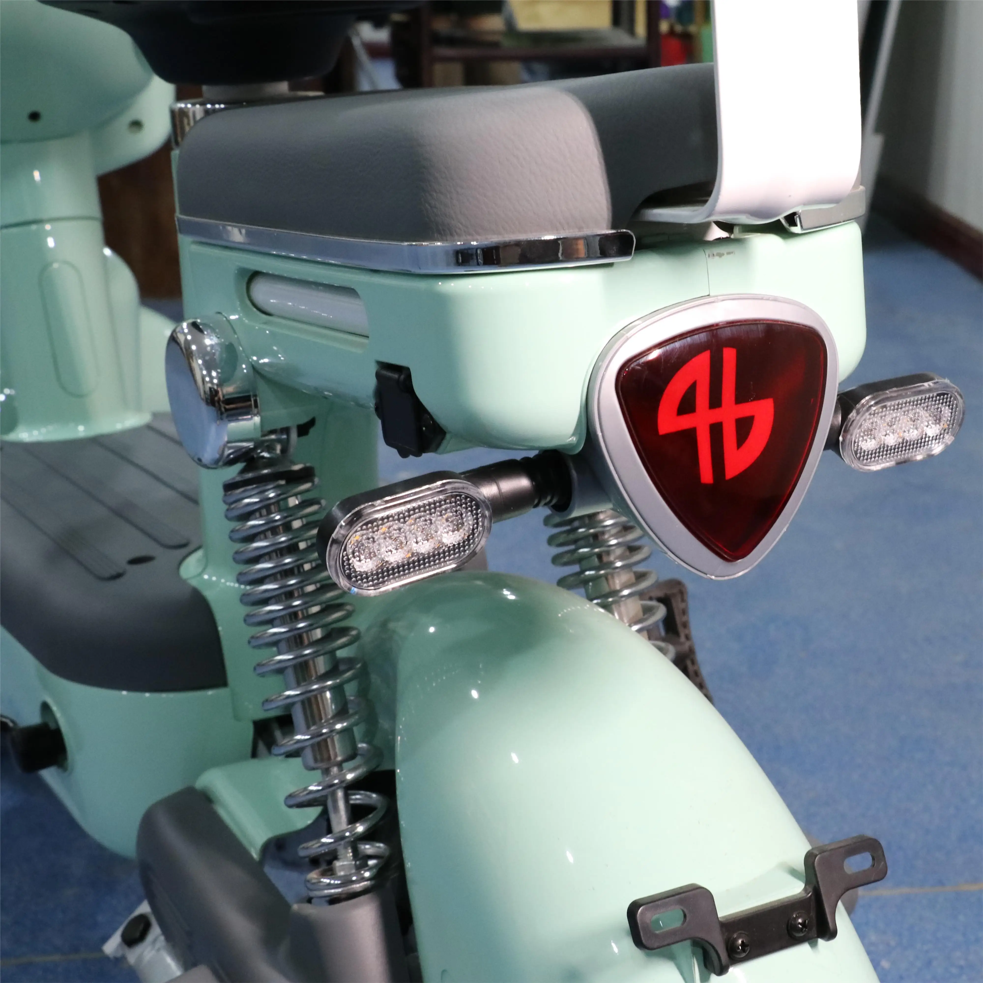 Chinese Hot Sale Ce Mobility 350w Electric Scooter Cheap Electric Moped With Pedals Powerful Scooters Electric Bike