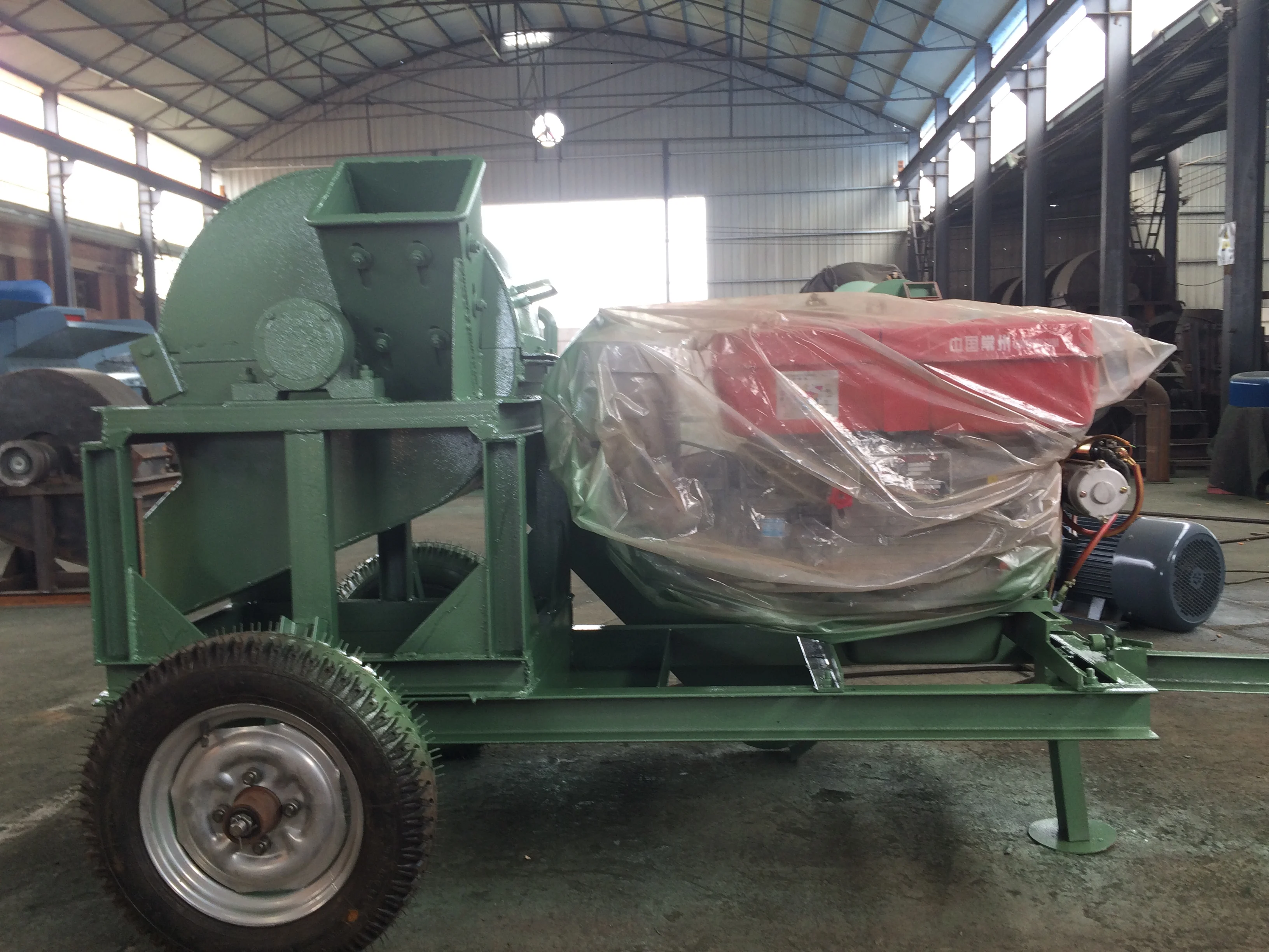 Good quality walking wood crusher sawdust making machine woodcrusher