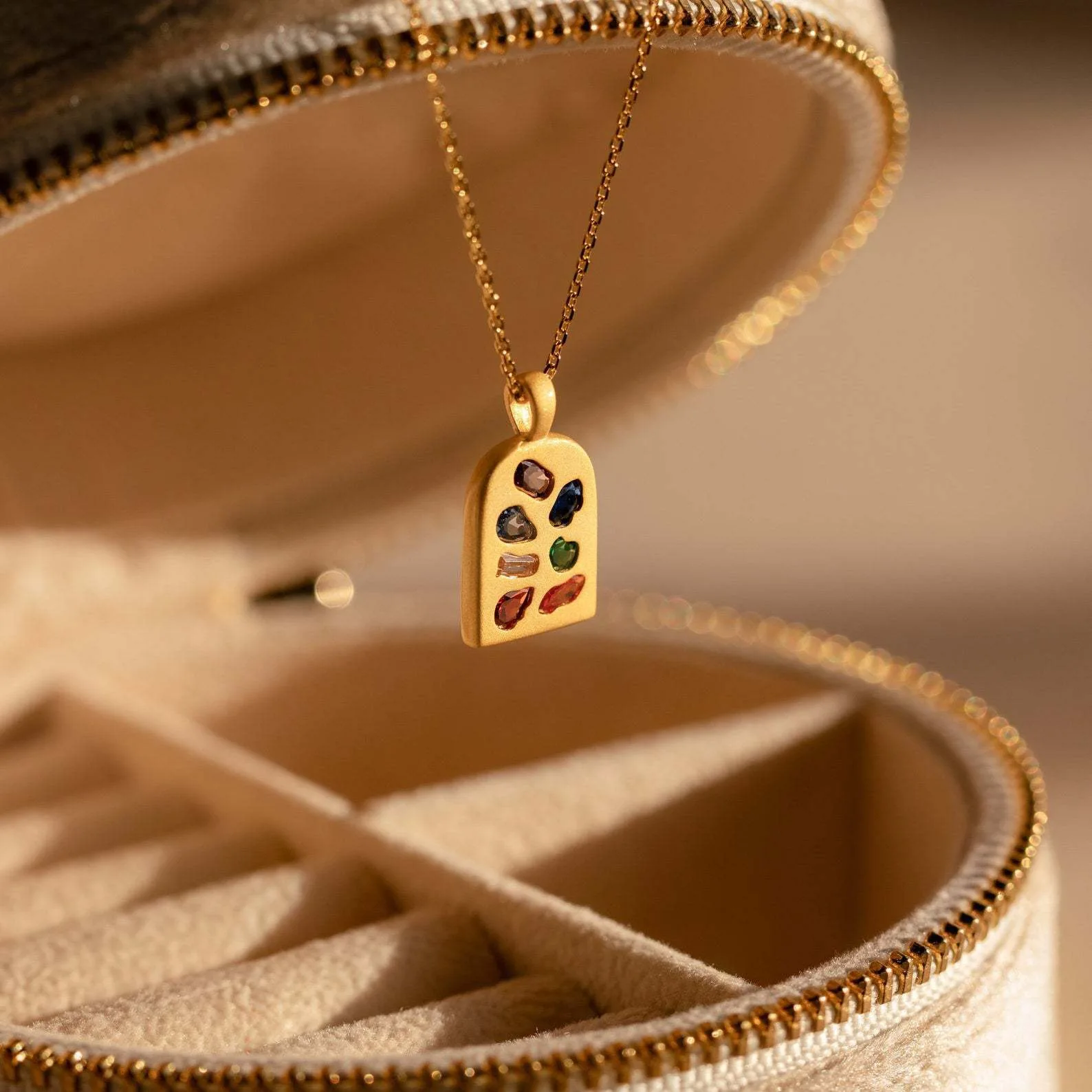 Arc de Triomphe U-shaped kaleidoscope lucky symbol inlaid zirconium necklace