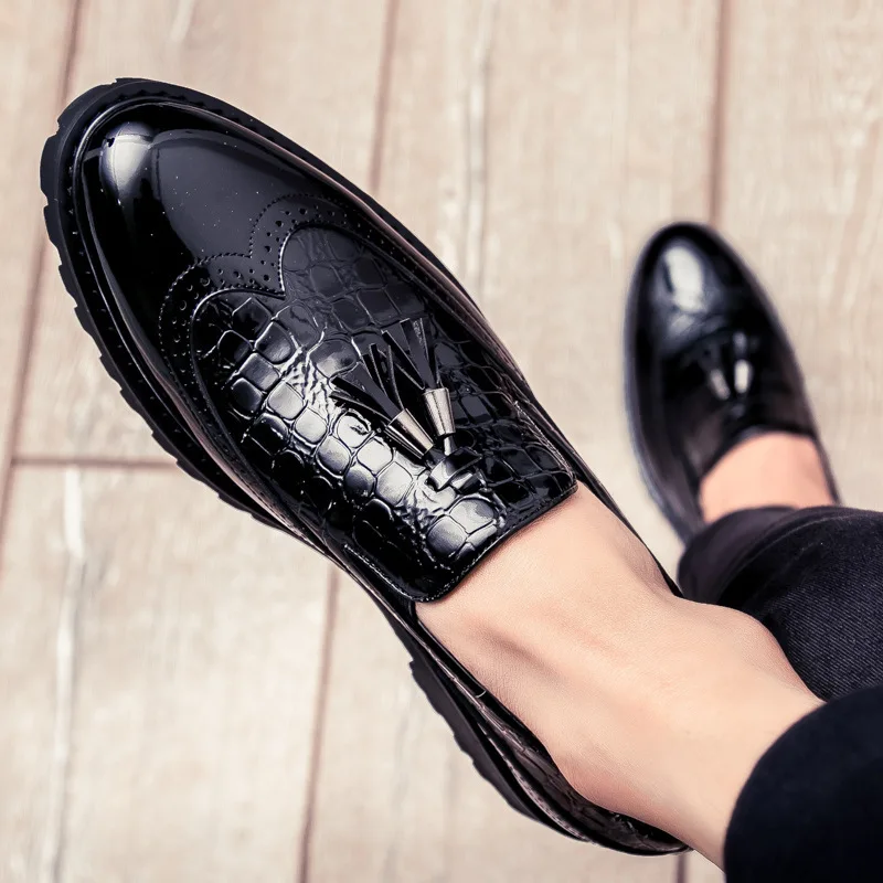 Mens Pointed Leather Shoes British Patent Leather Elongating Multicolor Business Flat Bottomed Formal Loafers Outdoor Lazy Shoes
