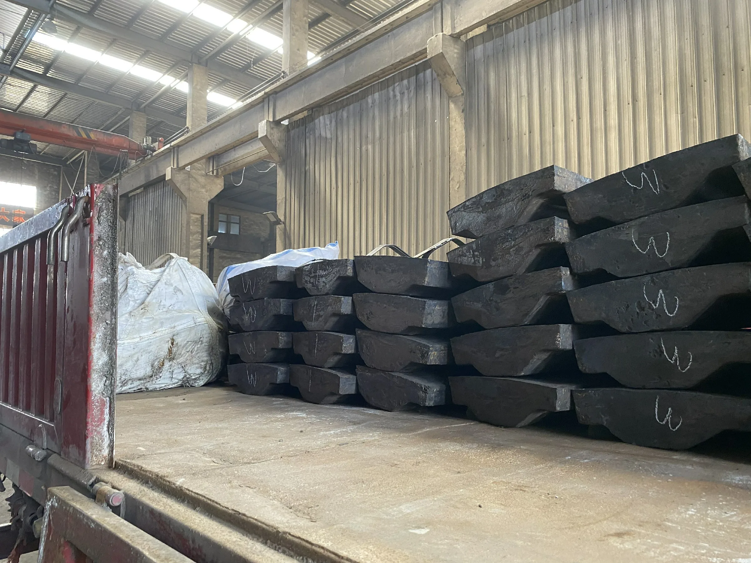 Cheap Factory Price Hardfacing alloy steel Wear Resistant bimetal Compound sand casting rod mill liner for mining industry