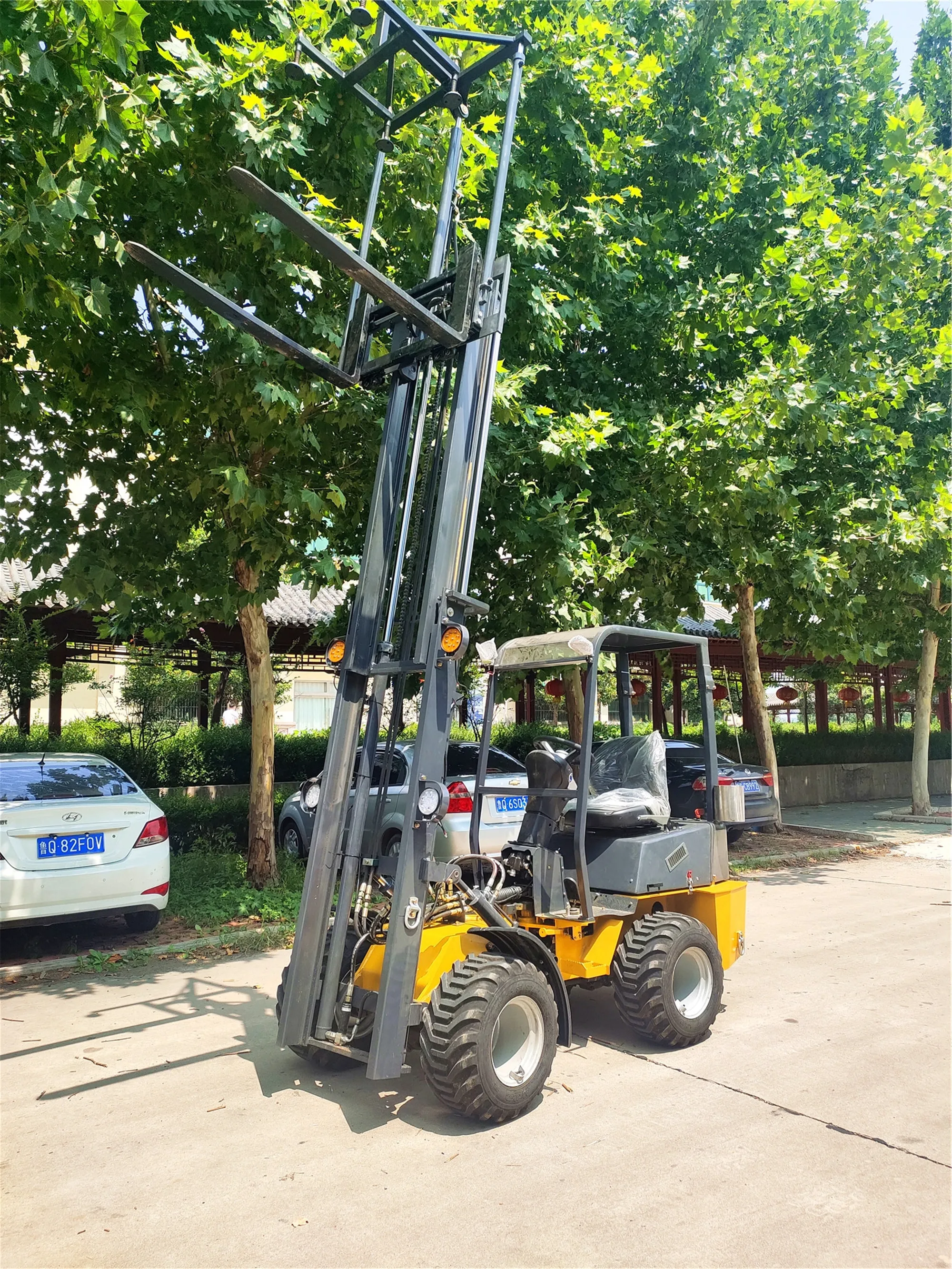 Chinese Mini Articulated Beekeeper Forklift Beehive Handling Multifunction Price