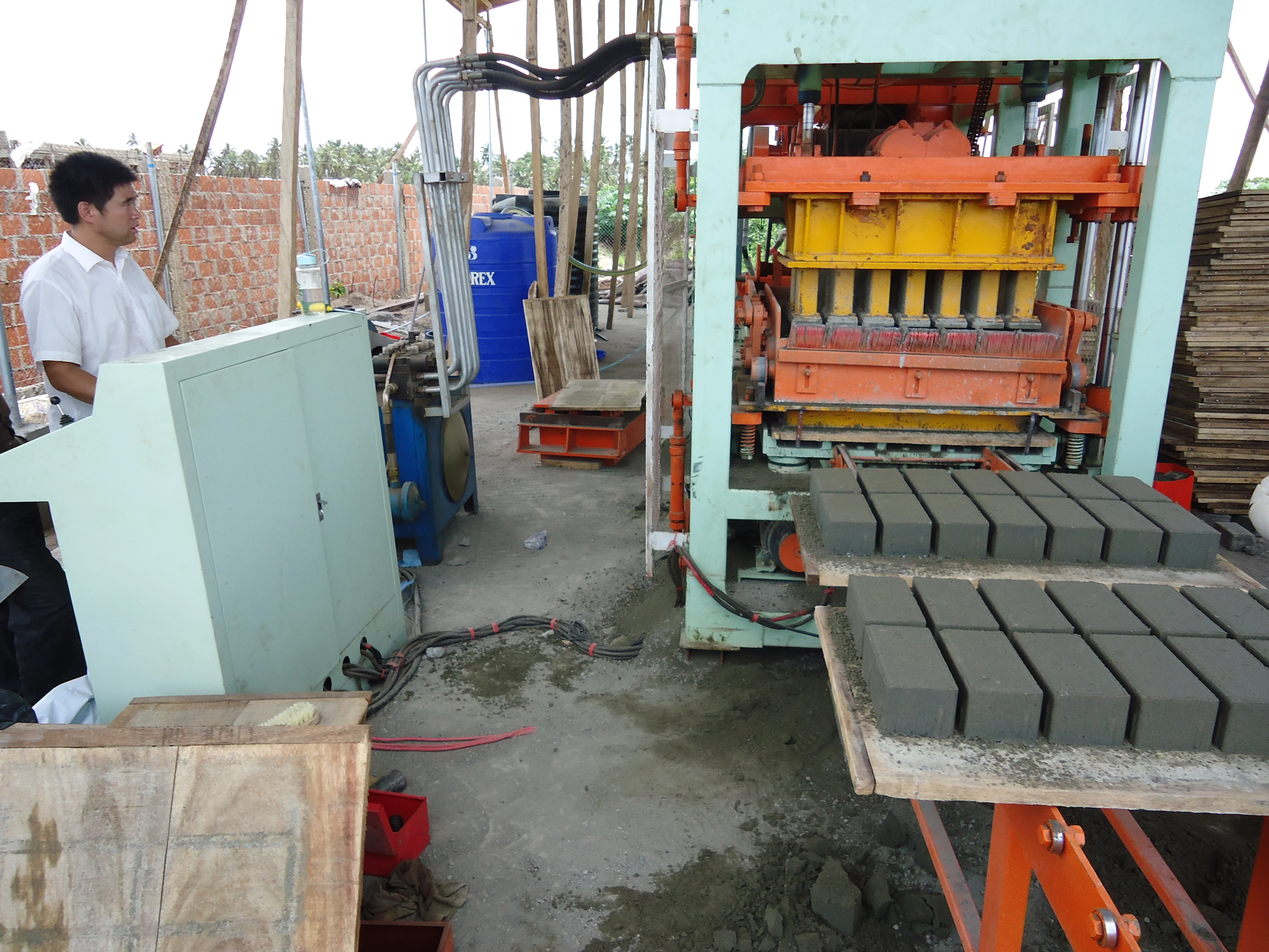 shengya good quality QT4 - 15 concrete block making machine cement solid brick machinery paver brick mould price