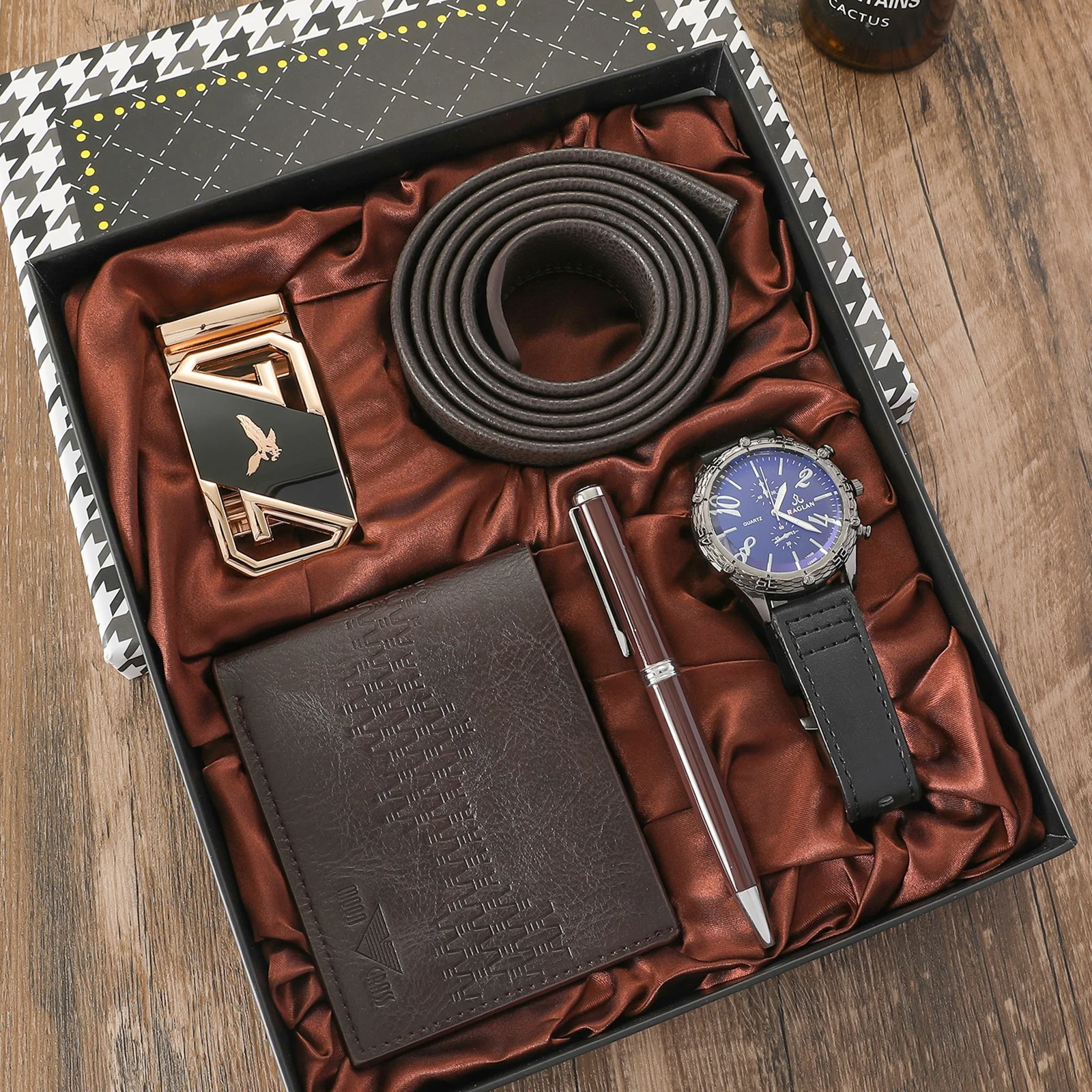 Wholesale Vogue 4pcs Men Watch Gift Set Pen Sunglasses Belt Quartz Men Watch Sets With box