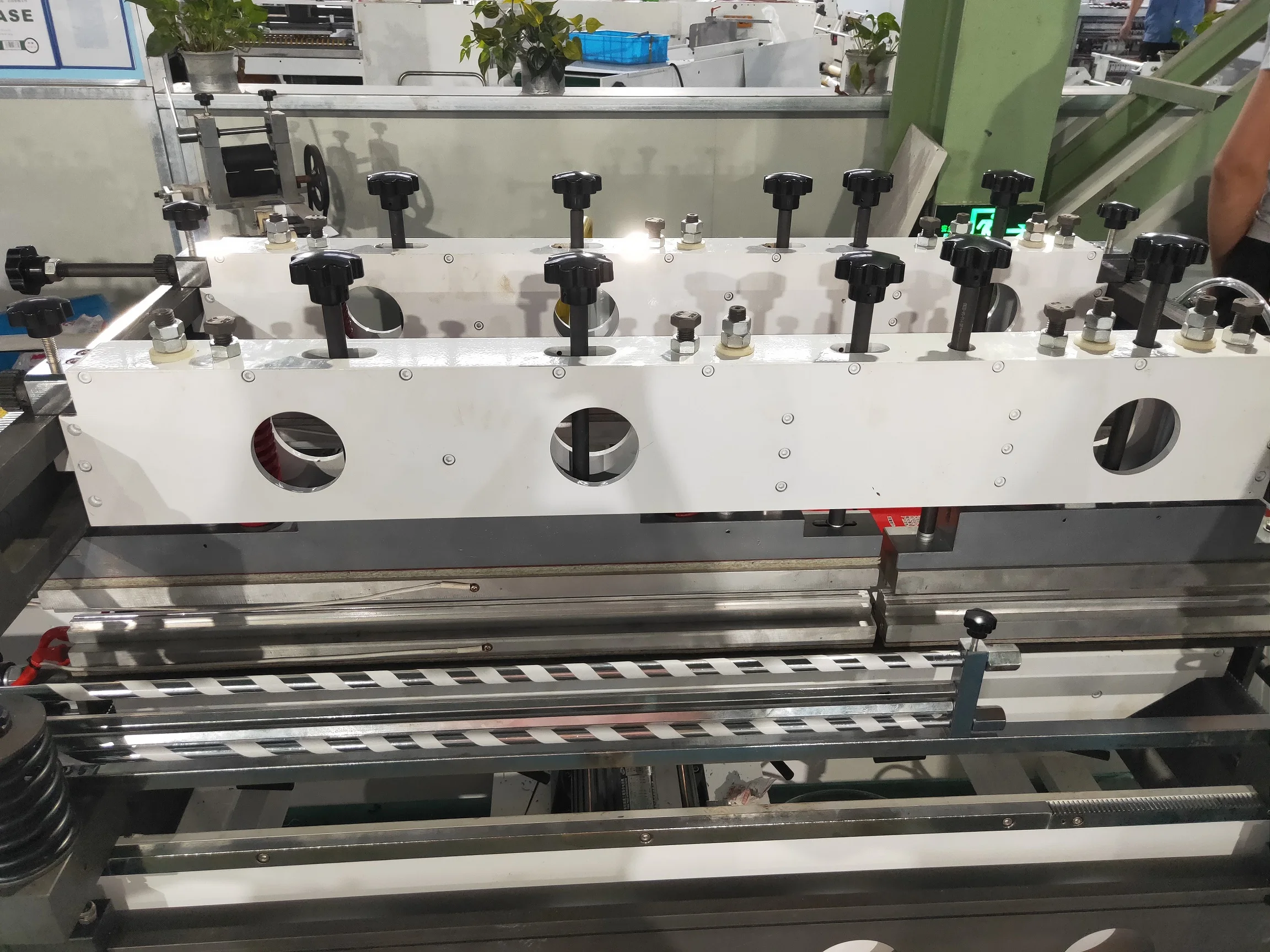 
automatic multifunction laminated three side seal bag machine aluminum foil doypack standy up zipper spout pouch making machine 