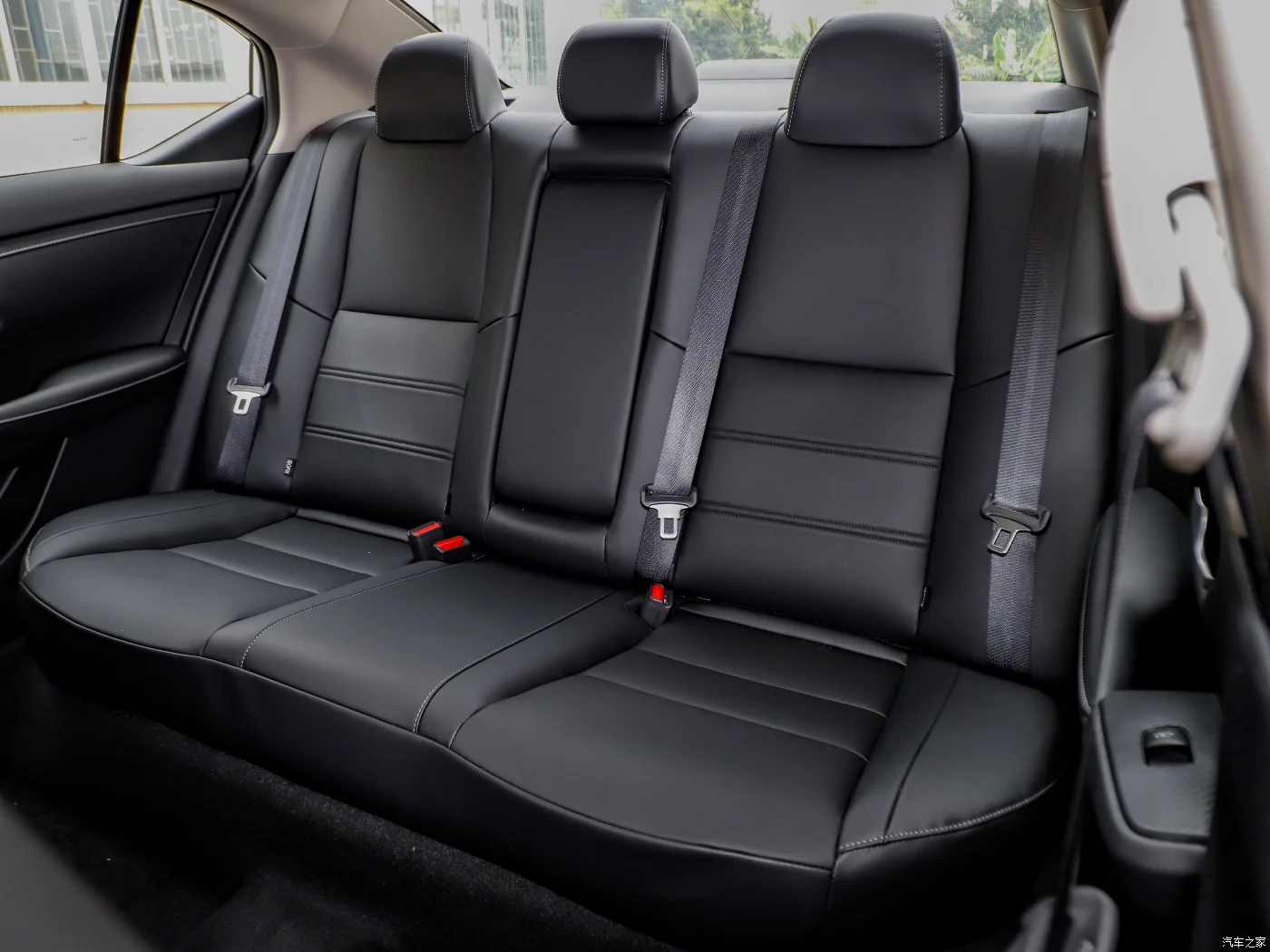 Лидер продаж недорогие автоматические двухмоторные автомобили FWD 0 км Dongfeng Nissan SYLPHY 1 6 л комфорт 5 мест подержанные