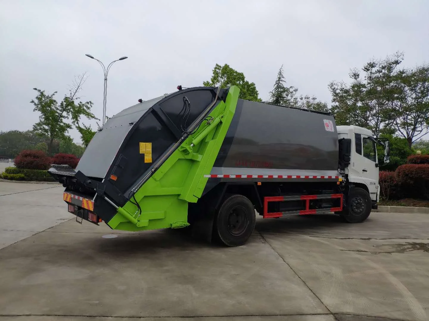 4x2 дизельный однорядные ручная работа 6 wheeler ABS силовой привод A/C гидравлический цилиндр для мусора транспортная