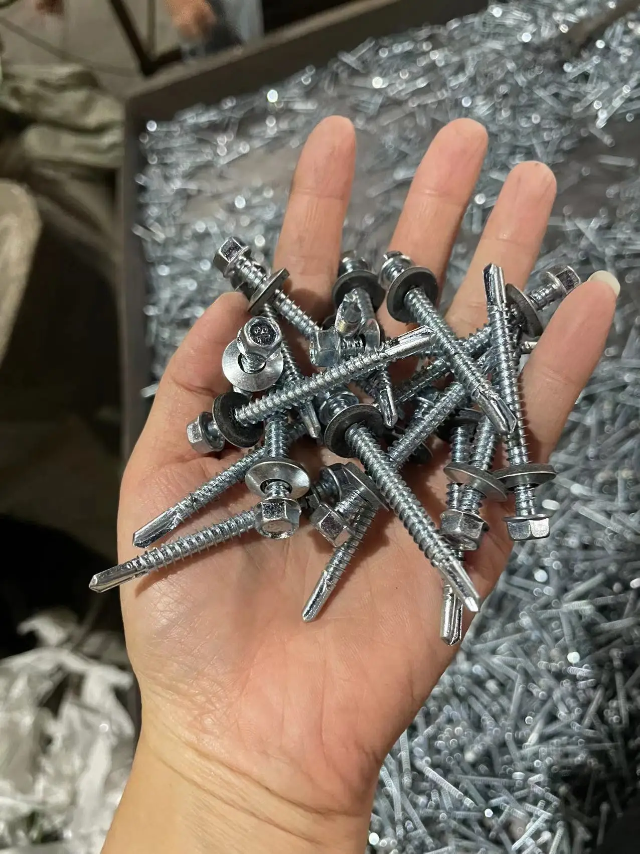 Строильный кровельный винт с оцинковкой шестигранной головкой самобурильный EPDM-соединенной