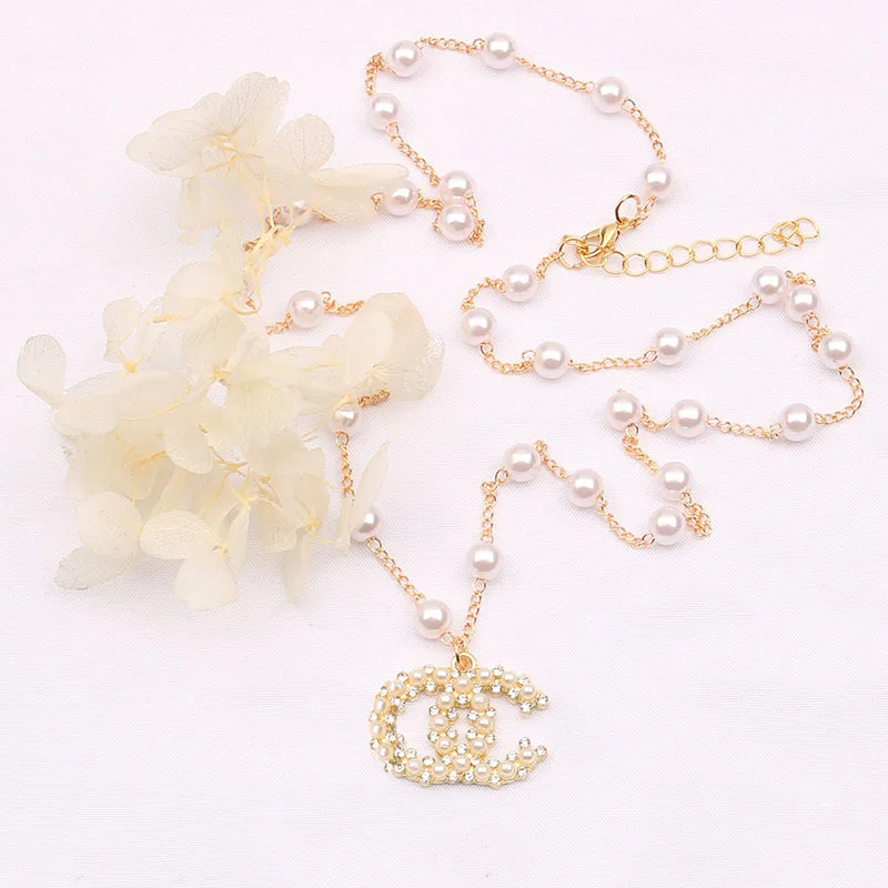 Закрытая акционерная Компания C & J нежный 18K позолоченный с геометрическим рисунком с блестящими жемчуженками на носке, Письмо CC ожерелья со стразами