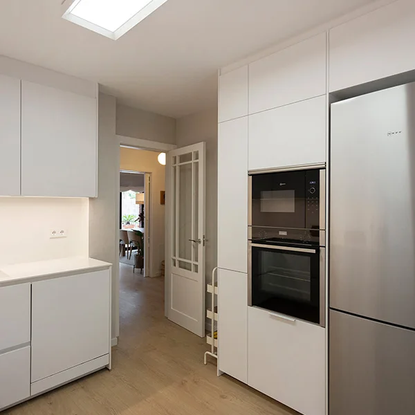 Latest coming customized black lacquer or pvc vaccum finish modern designs kitchen cabinet