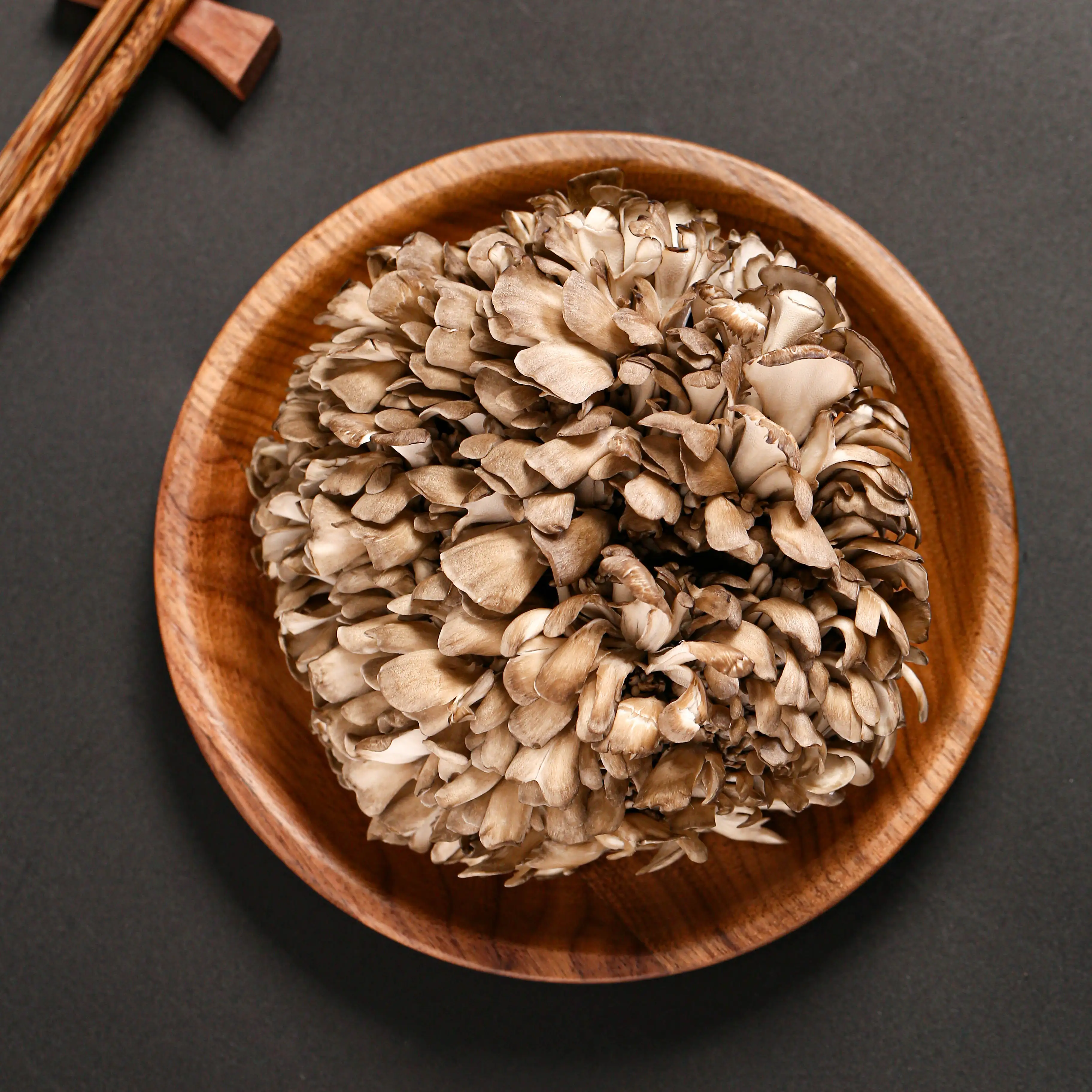 Источник здоровой пищи древние питательные грибы Hen of woods Maitake