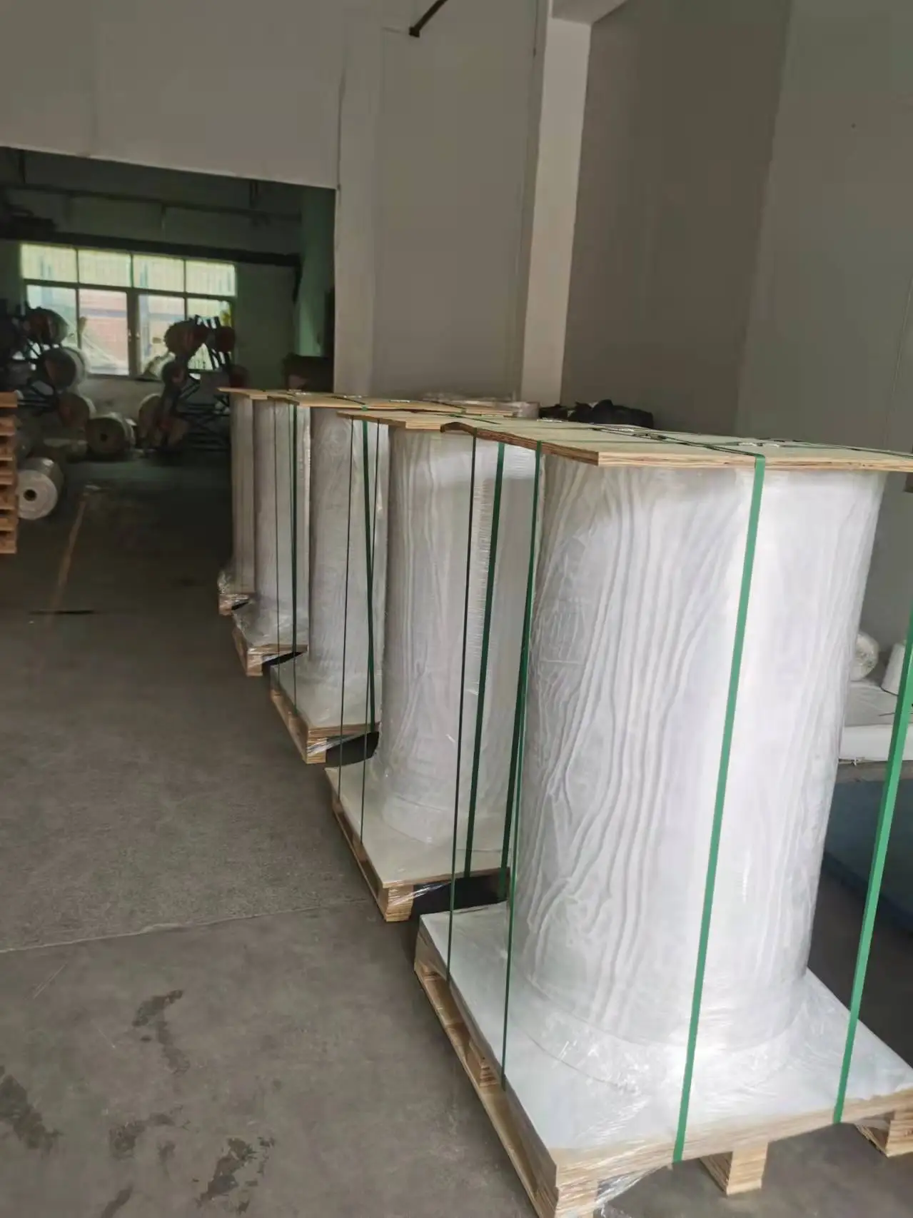 SZJOHNSON Good price self-adhesive label paper 80gsm Semigloss paper with  hot melt and white glassine for shipping label