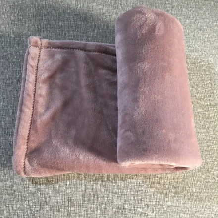 Небольшая партия дешевая гостиная 70 * 100 однотонное подарочное шерстяное фланелевое коралловое флисовое одеяло