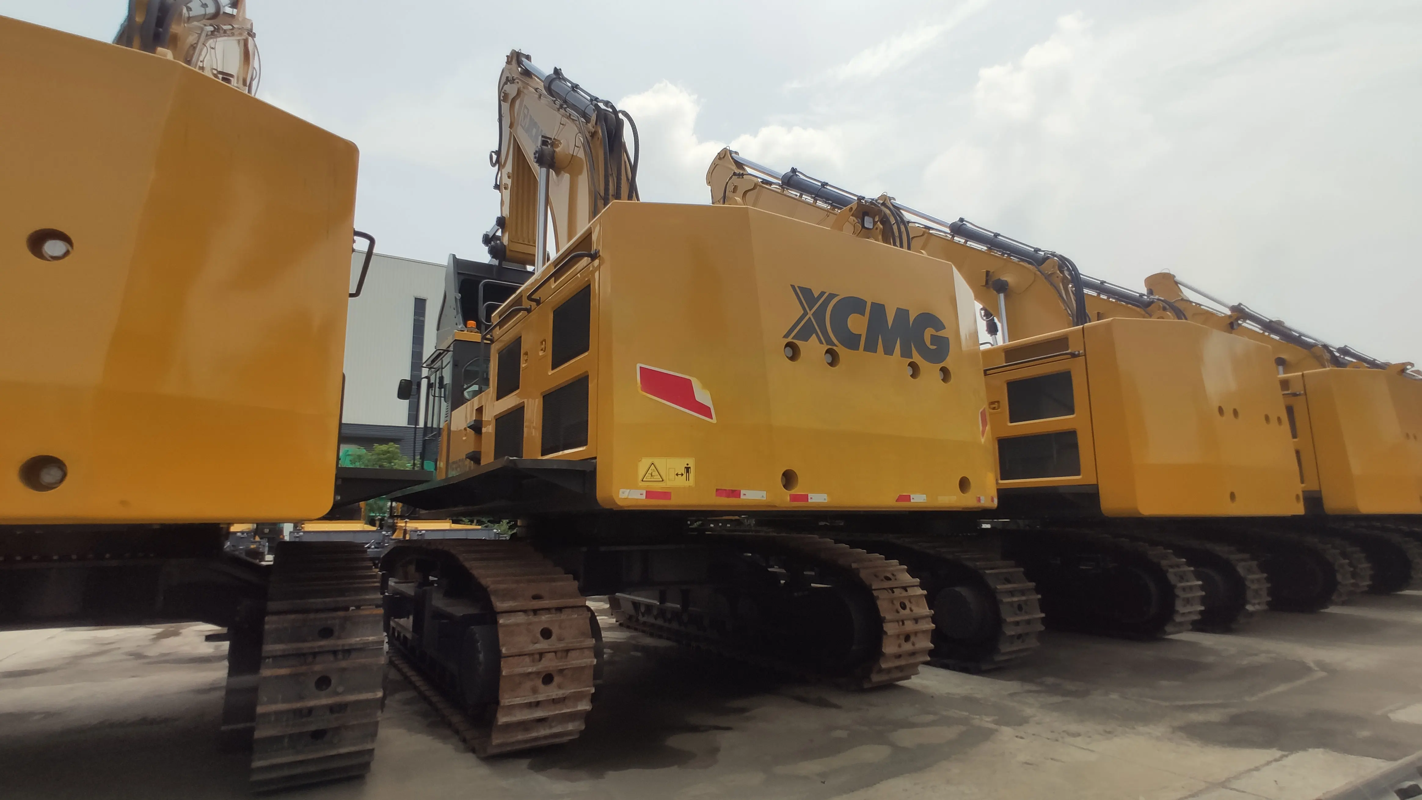 XCMG Official Second Hand Crawler Excavator Construction Machine XE950GA 90Ton Mining Hydraulic Excavator Prices