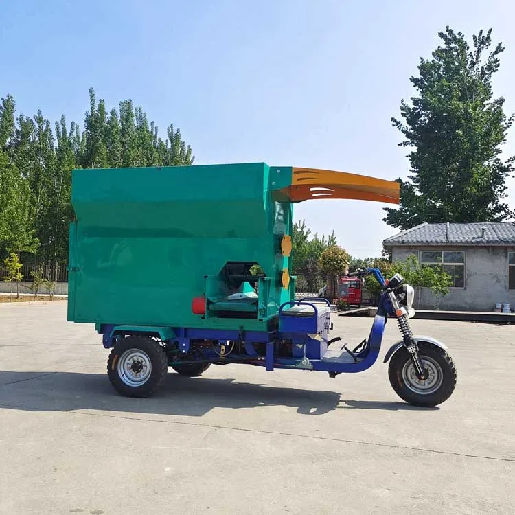 Automatic Poultry Cow Fodder Crushing and Animal Feed Mixing Machine Cattle Feed TMR Feed Mixer Car