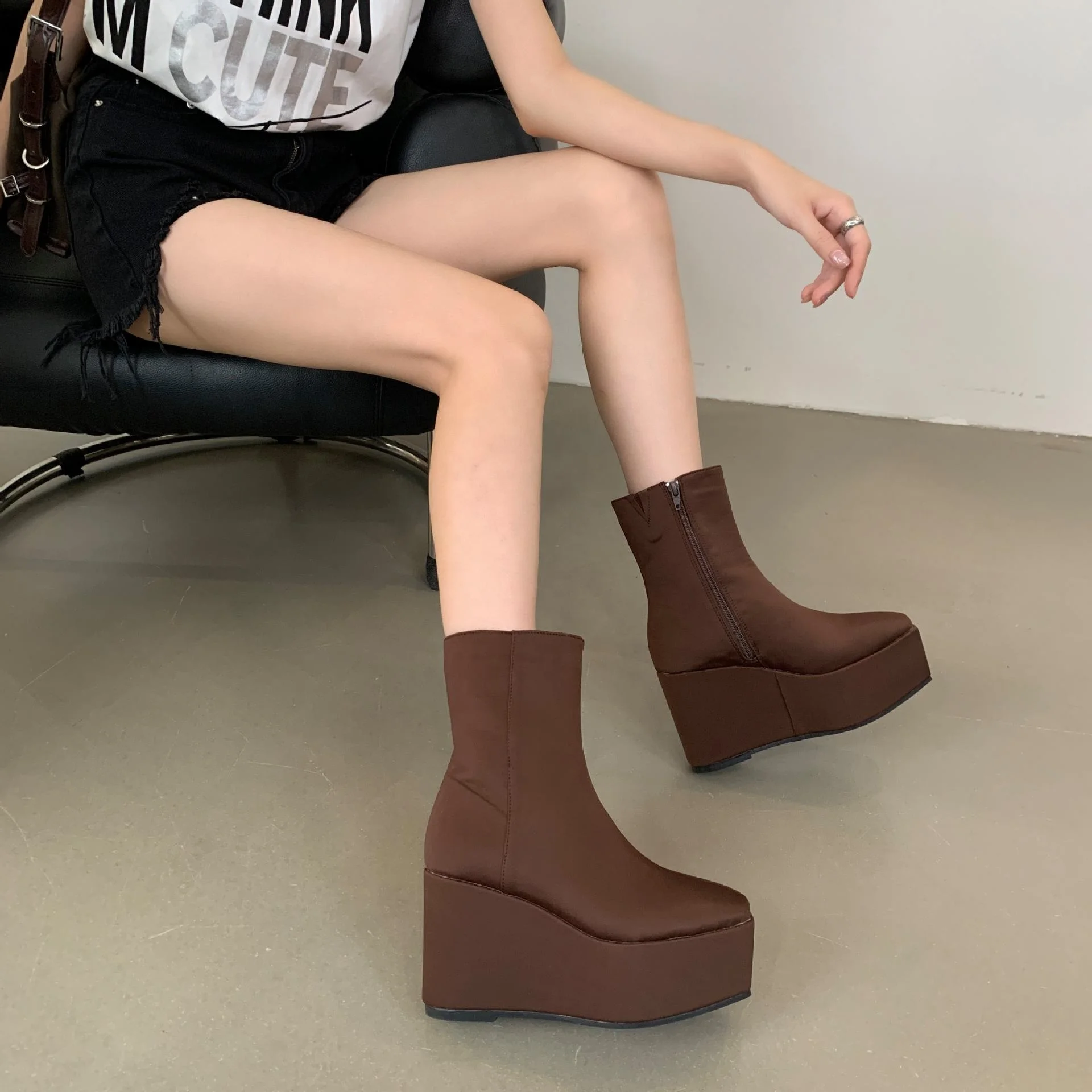 Dropshipping Custom Logo Wedges Heels Chunky Platform Ankle Boots Women Comfortable Fall New Short Chelsea Boots
