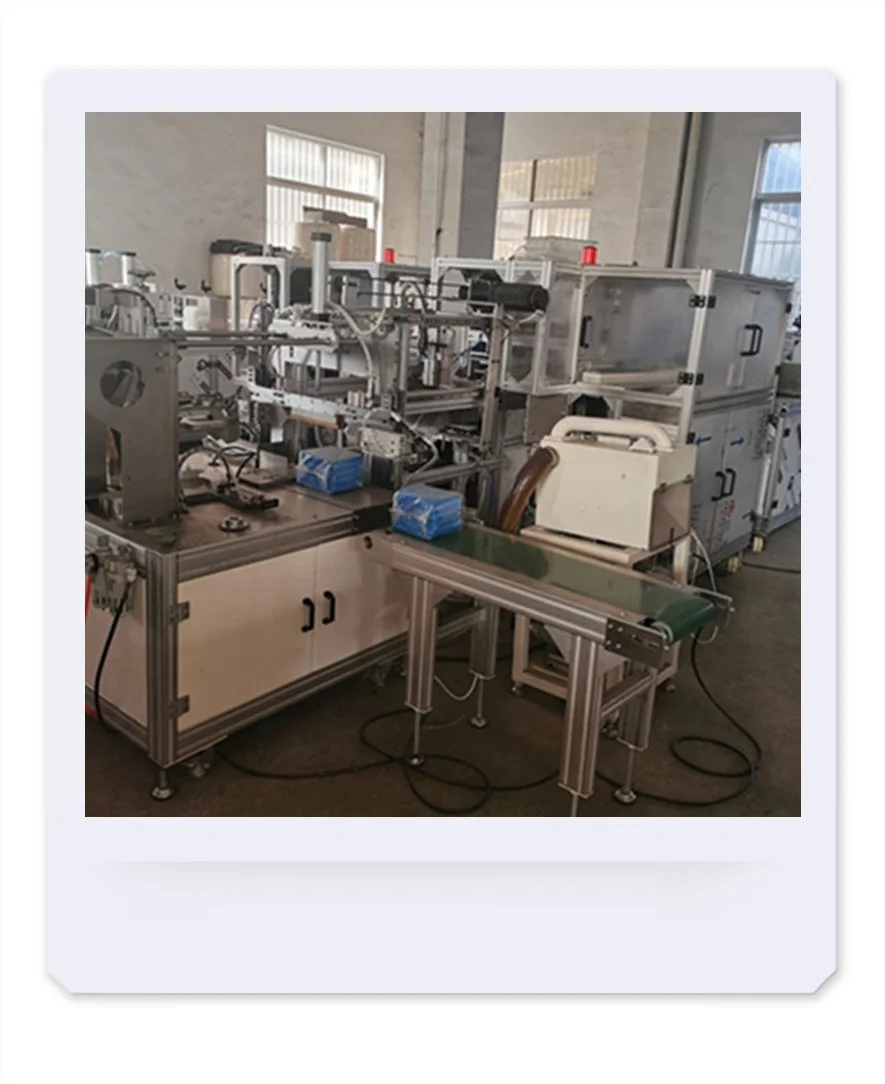 Машина для изготовления одноразовых крышек с упаковкой и уплотнением пакетов