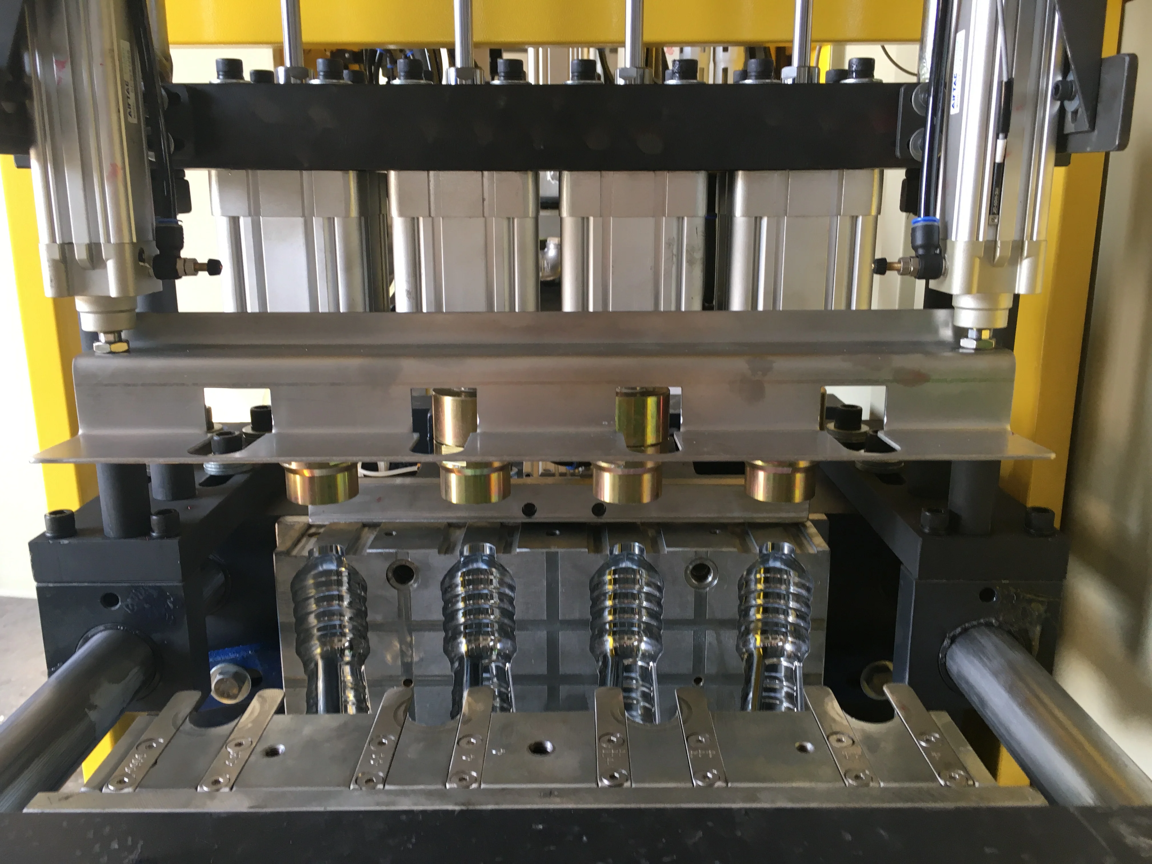 Best Semi Automatic Blow Pet Bottle Machine with Preform Auto Loading and Bottle Auto Loading