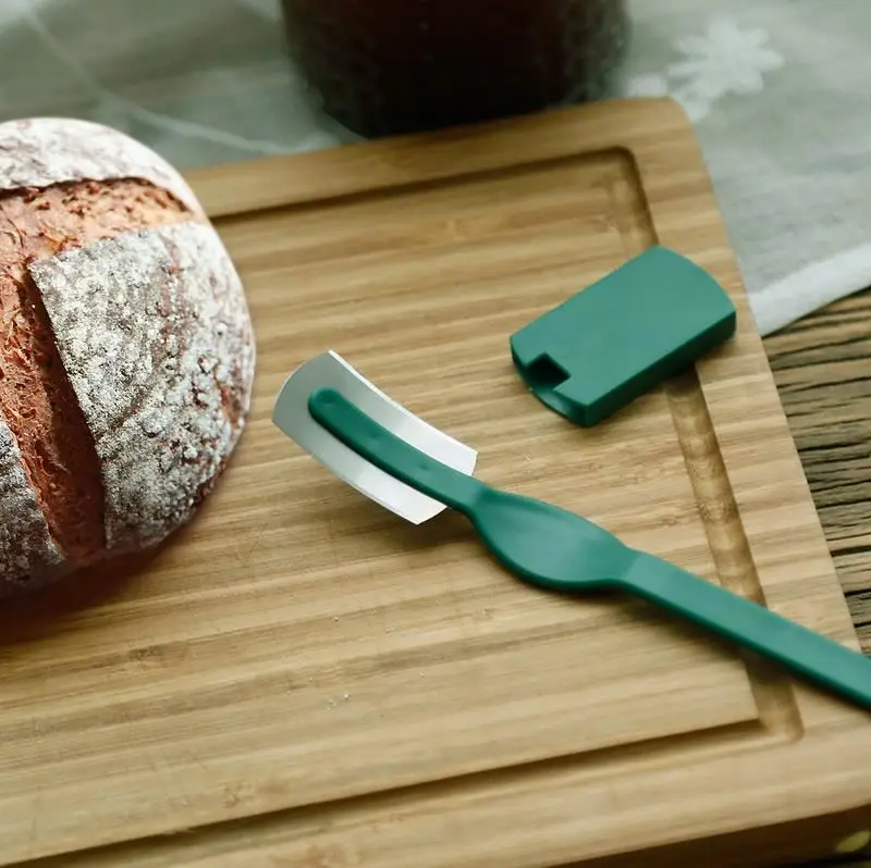 Green Color Plastic Bread Knife with Carbon Steel Blade Curved Shaped Bread Cutter with LID  for Baking Tools
