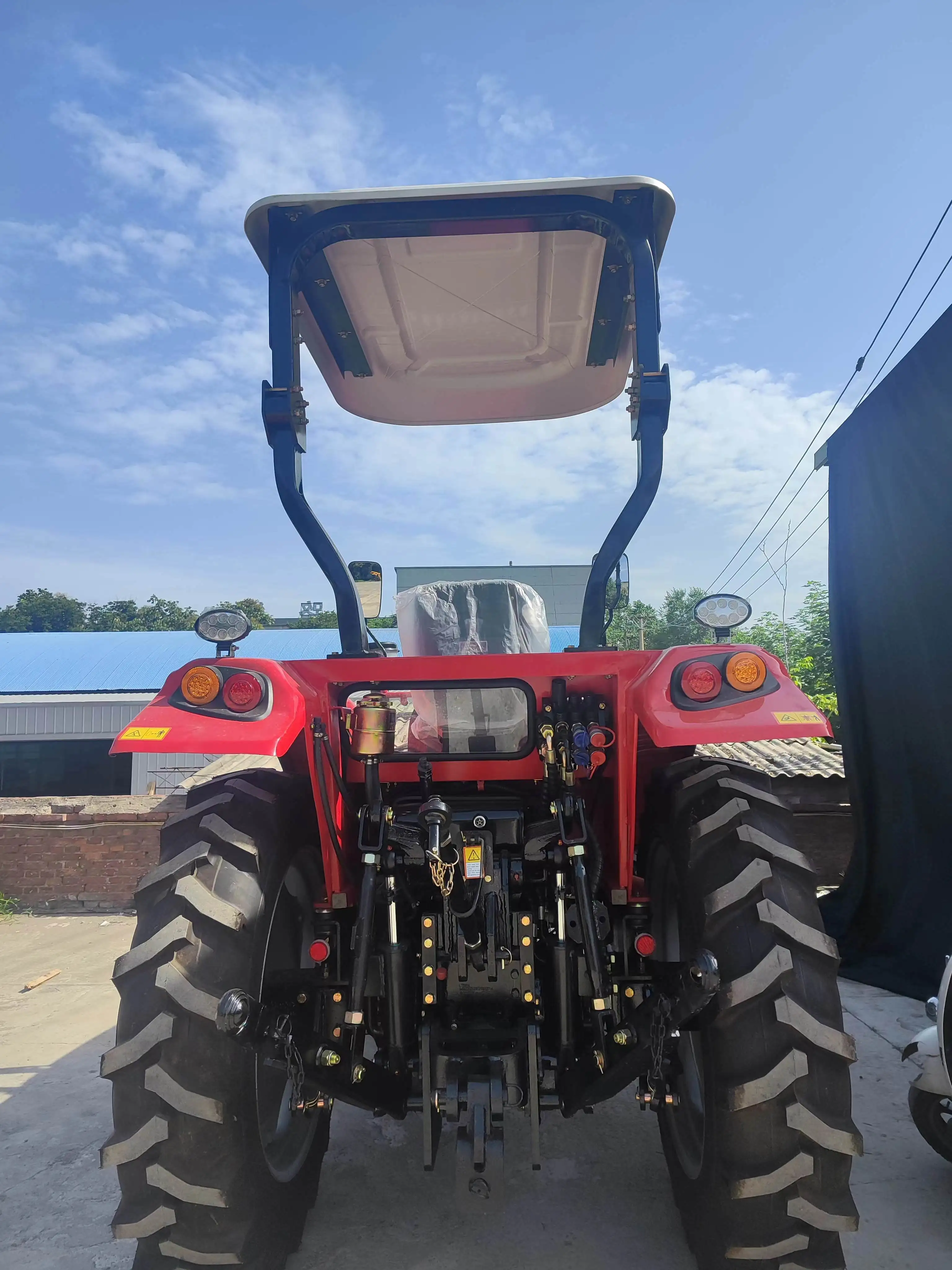 LUTONG Factory Brand New Tractor Farmland off-road Terrain 80hp LTB804 Compact Articulated Tractor with CE Popular in Europe