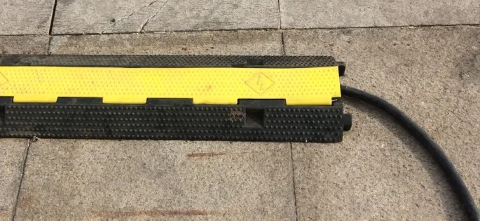 2 channels rubber floor cable duct