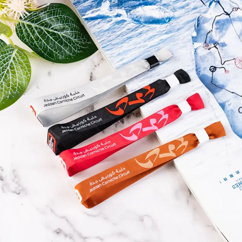 Браслет с регулируемым замком