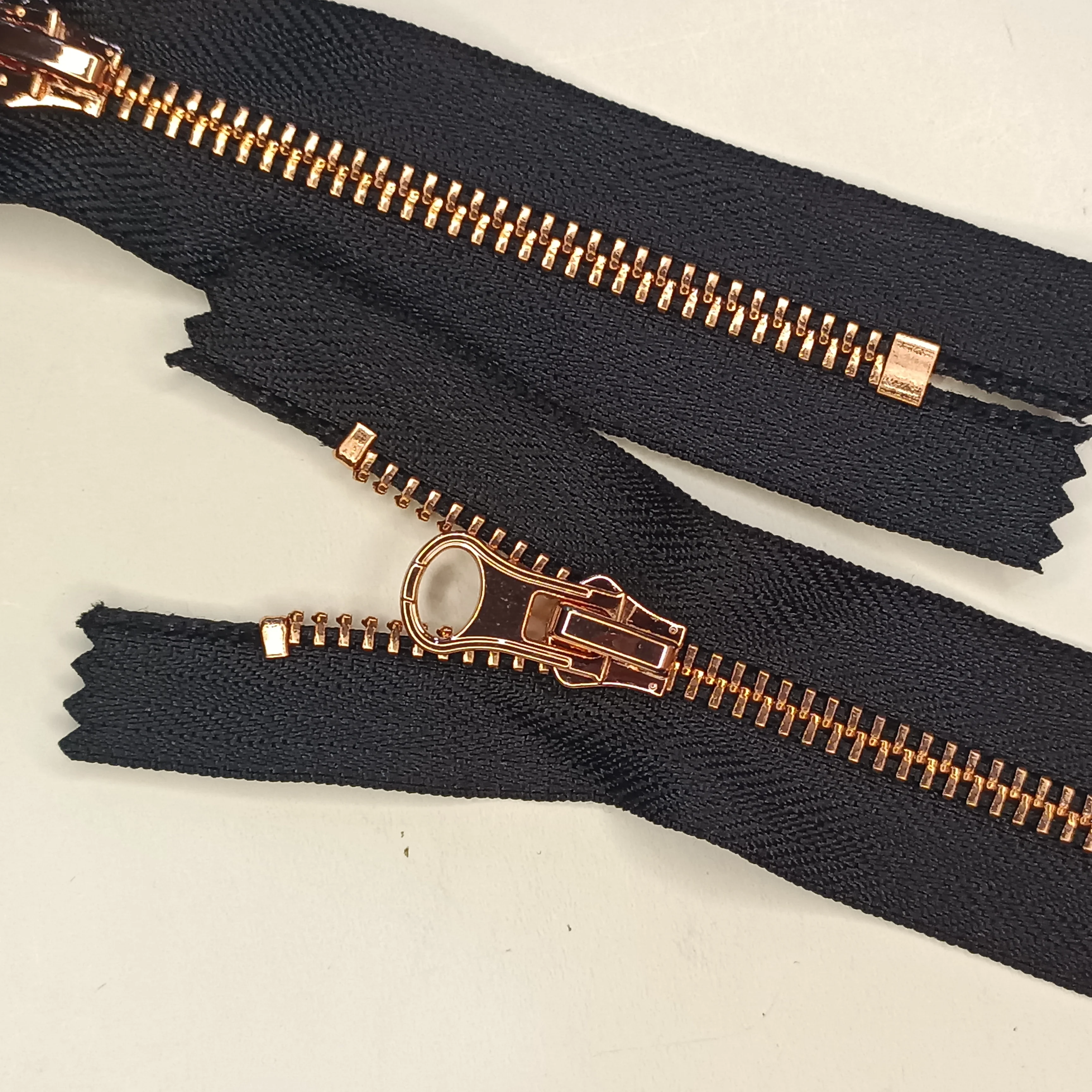 Environmentally friendly Metal No5 plating rose gold Y Teeth closed end zippers with sliders for shoes Clothing bags Lug