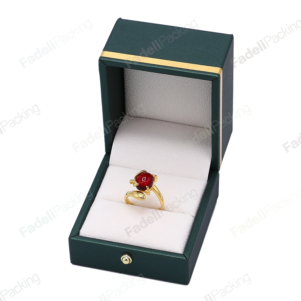 Коробка для ювелирных изделий из искусственной кожи золотого цвета с индивидуальным логотипом