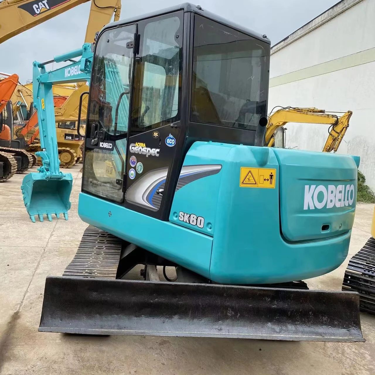 Best sale construction machine used crawler excavator Kobelco sk60 in good condition hydraulic digger good price for sale