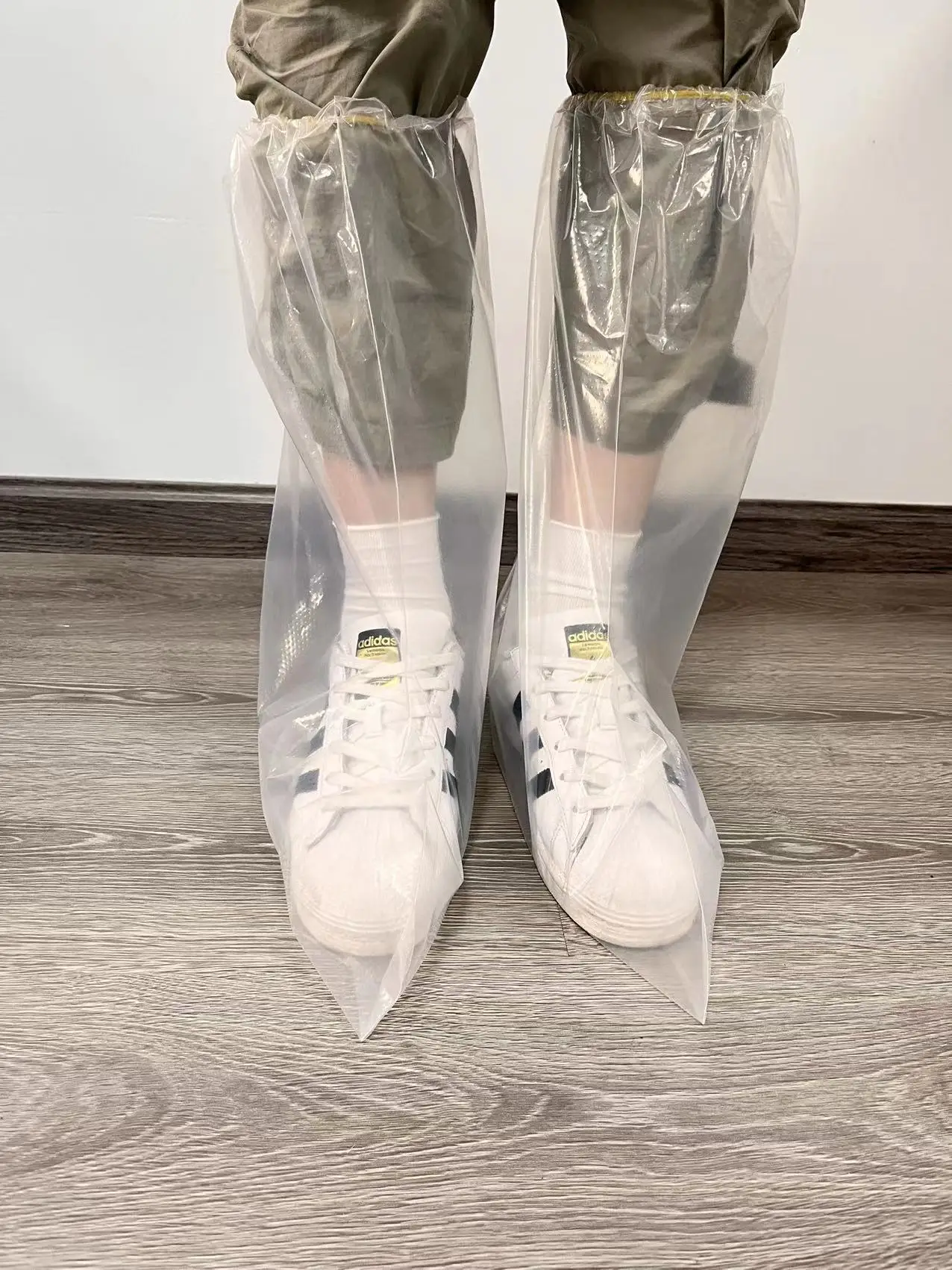 2022 hot sales support customized blue and white PE boot covers, suitable for rainy weather shoe covers