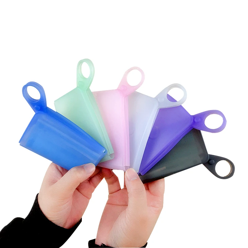 
Disposable collapsible and portable facemask storage clip containers masked storage pouch masking organizers case 