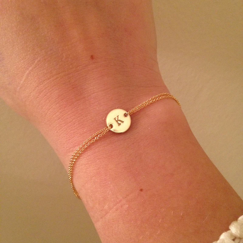 hot selling 18K gold plated color personalized 26 English letter initial disc bracelet for women bridesmaid gift
