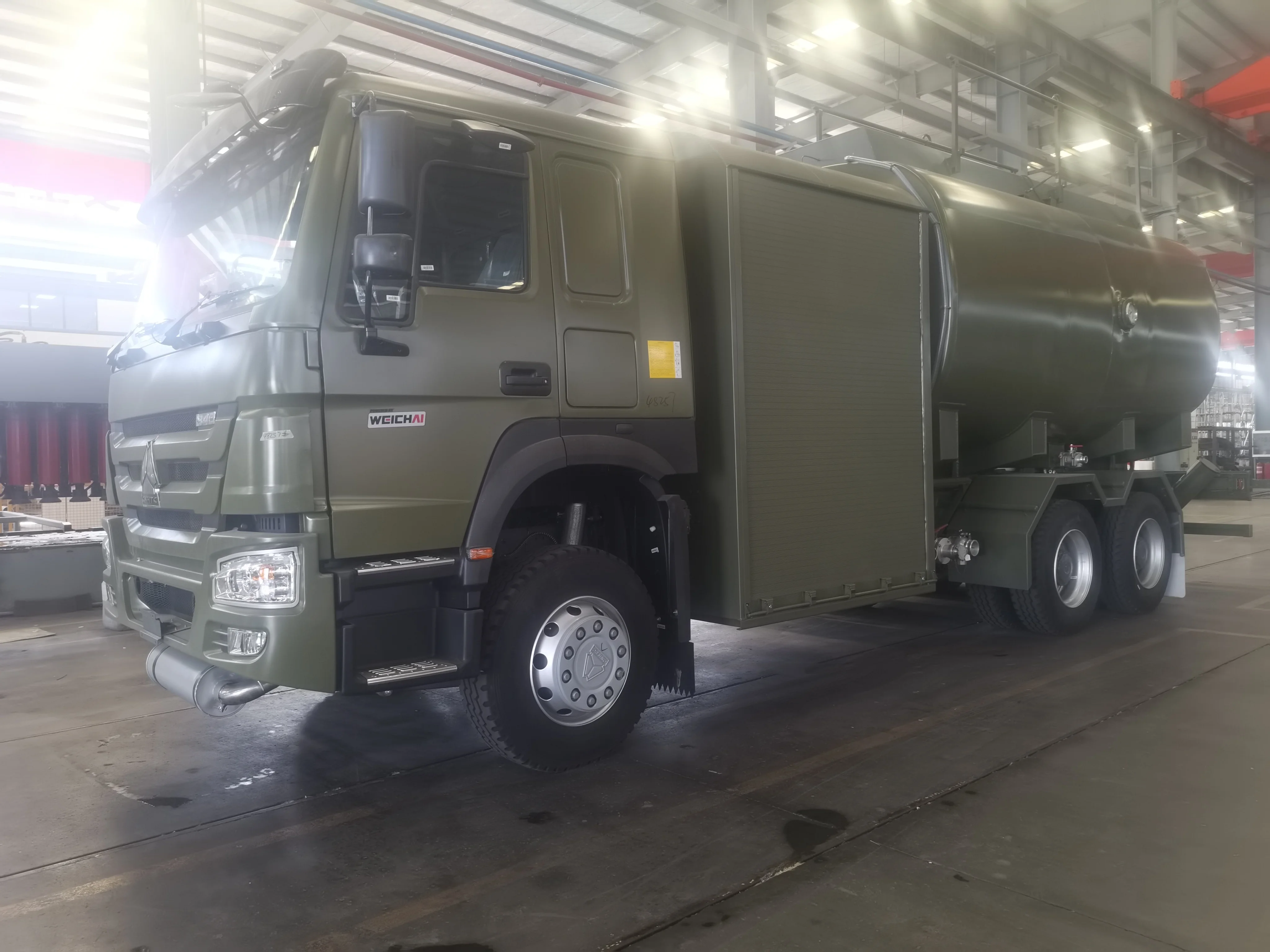 Sinotruk 6x4 Euro II грузовик для заправки самолетов 18 куб. М грузоподъемность 16 т 400 ПС дизельный двигатель механическая коробка передач новинка