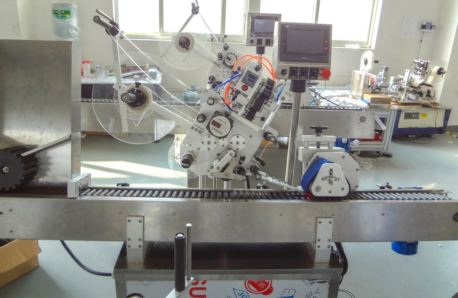 YIMU YM215 2025 new product small tubes auto horizontal bottle label applicator machine