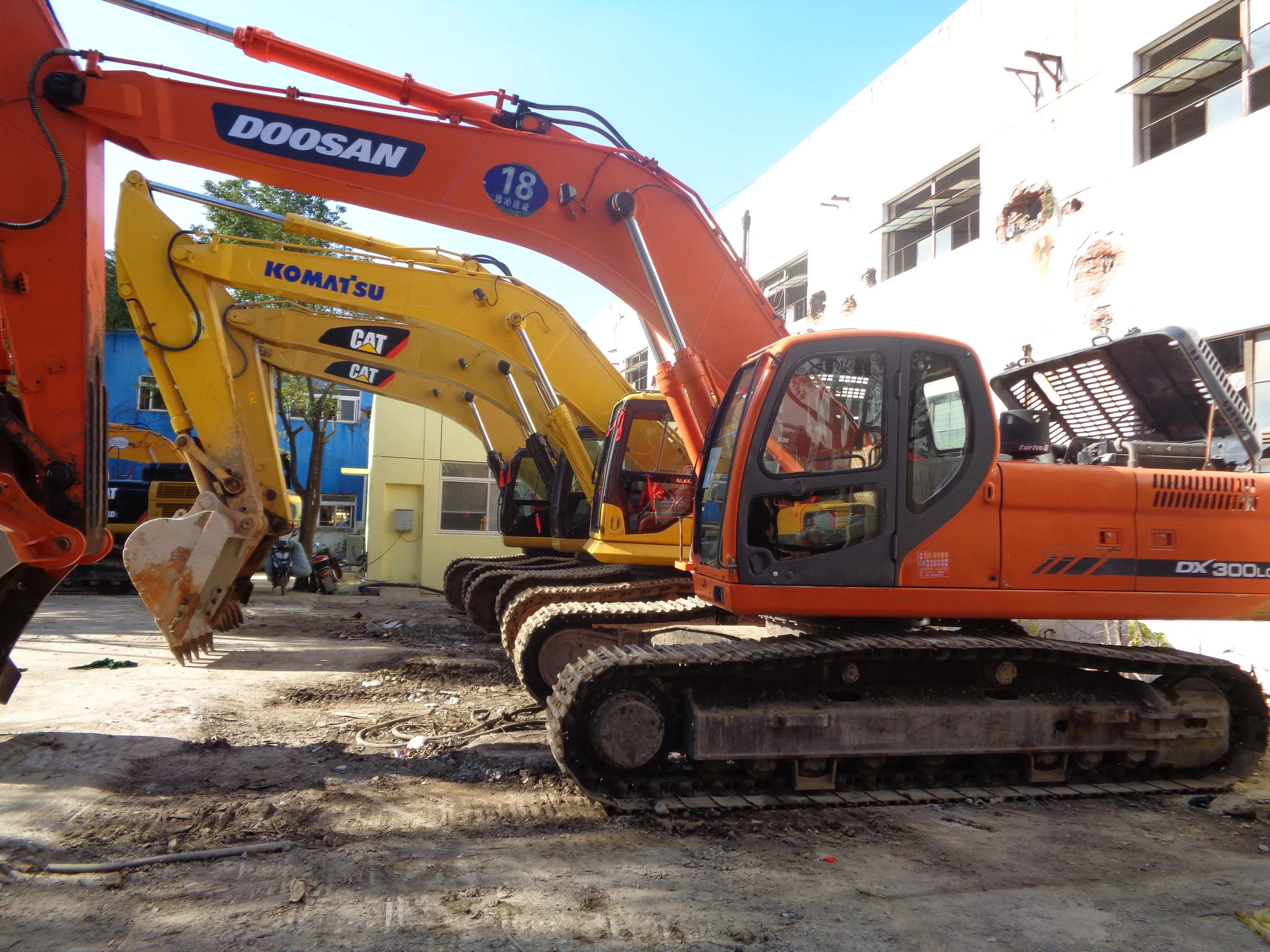 2019 год новая модель б/у гусеничный экскаватор Doosan DX300 на 30