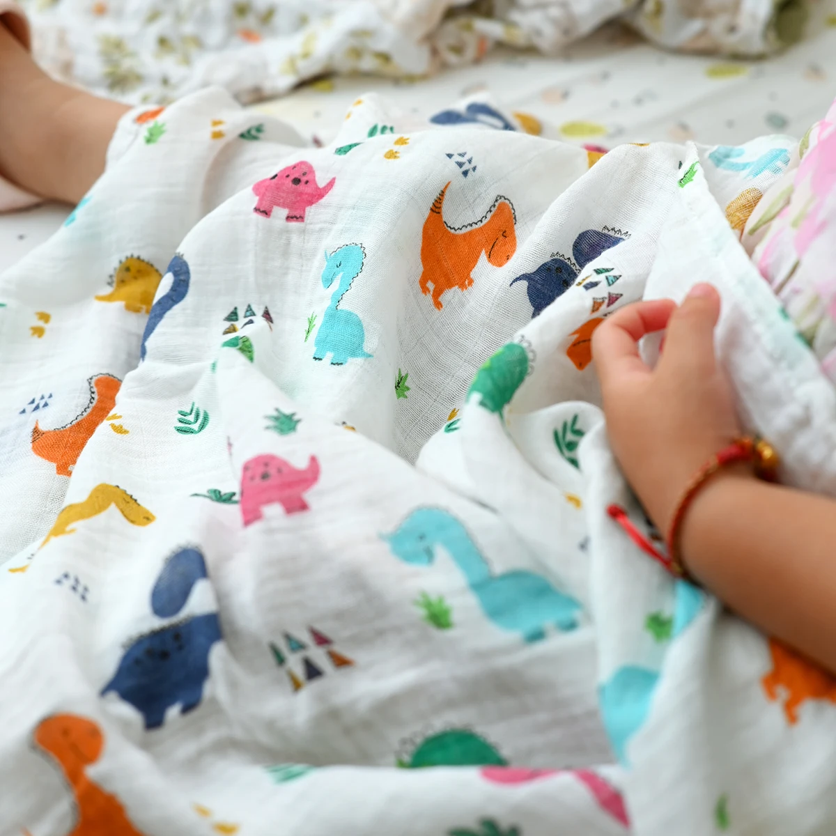 Kangobaby wholesale Safe Bamboo Cotton Baby Muslin Wrap Breathable Gauze Bath towel Breastfeeding Throw blanket baby gift set