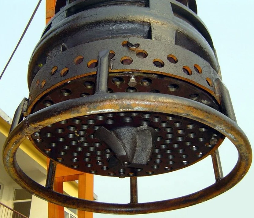 vertical submersible sand dredger pump with agitators beside