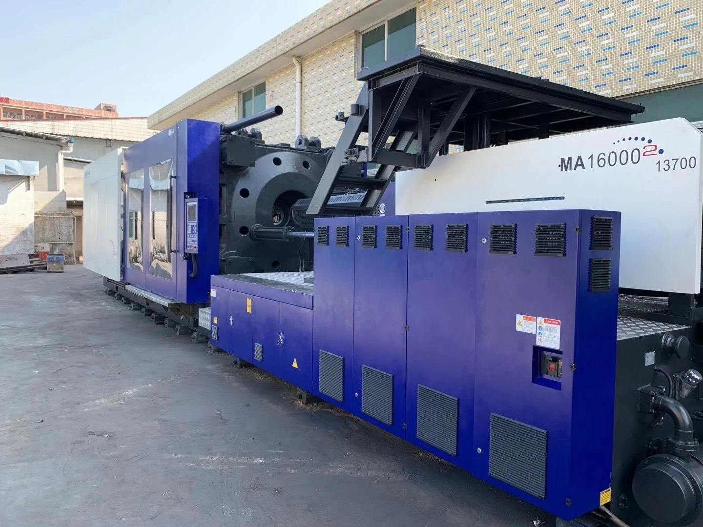 Продажа 1600 тонн б/у машины для литья под давлением и серводвигателя HAITIAN1600 95%