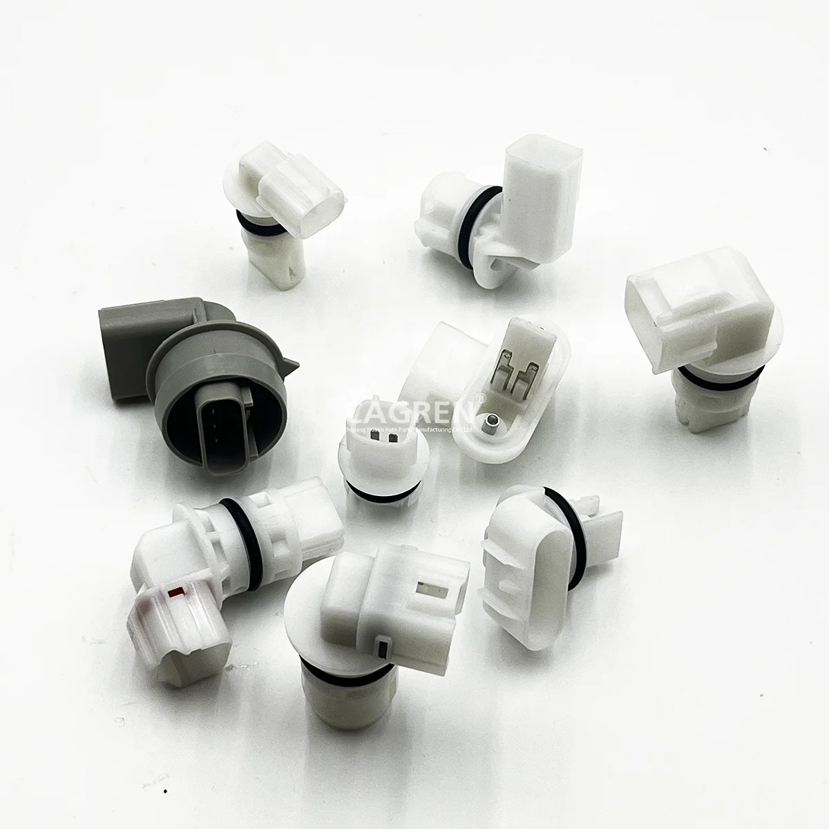 Universal automobile fuel pump assembly top cover main connector, 5-pin high sealing, one-piece molding, factory wholesale