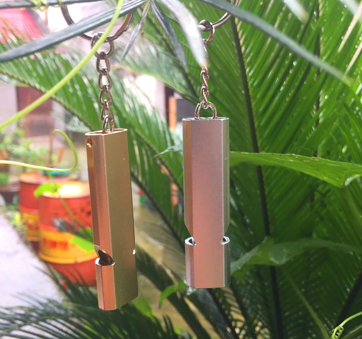 Wholesale Outdoor Emergency Survival Metal Whistles Keychain Safety Tool Custom Aluminum Alloy  Self Defense Keychain for Women