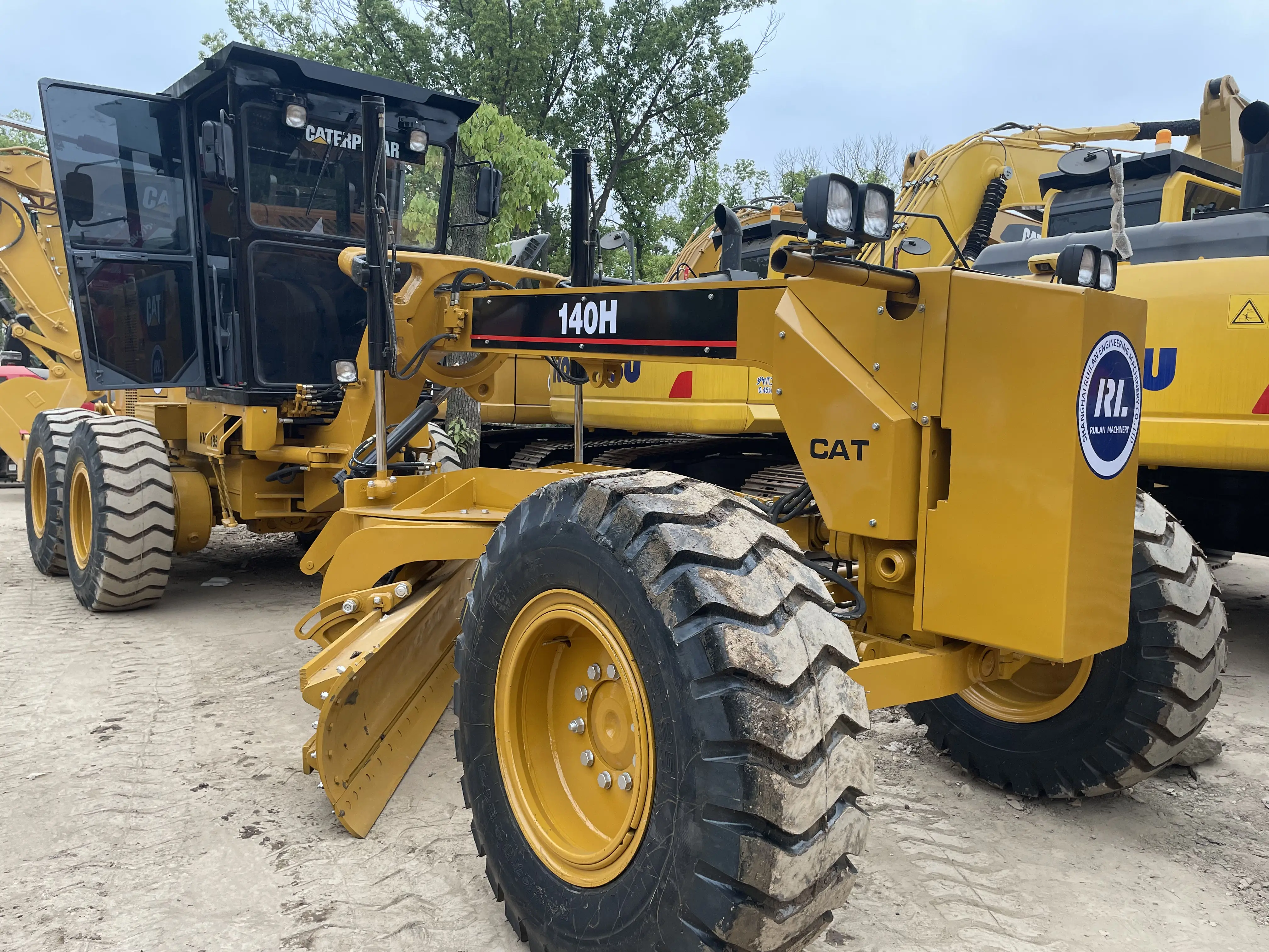 Spot Low Price Excellent Second-hand Original Grader Caterpillar Cat140h Low Working Hours, New Year Grader for Sale
