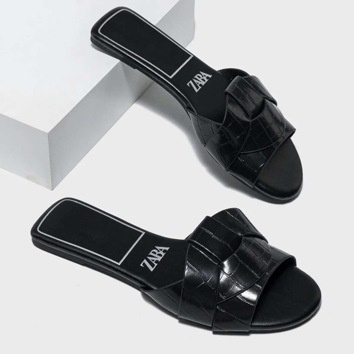 High Quality Large Size Ladies Babouches Female Summer Beach slippers Flat-soled Women Fashion Sandals