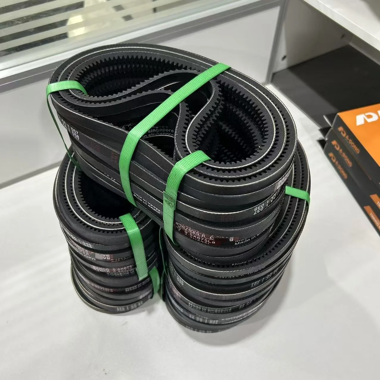 AV10 Engine Teeth 9.5X835La Rubber V-Belt Customizable OEM V-Belts for Automotive