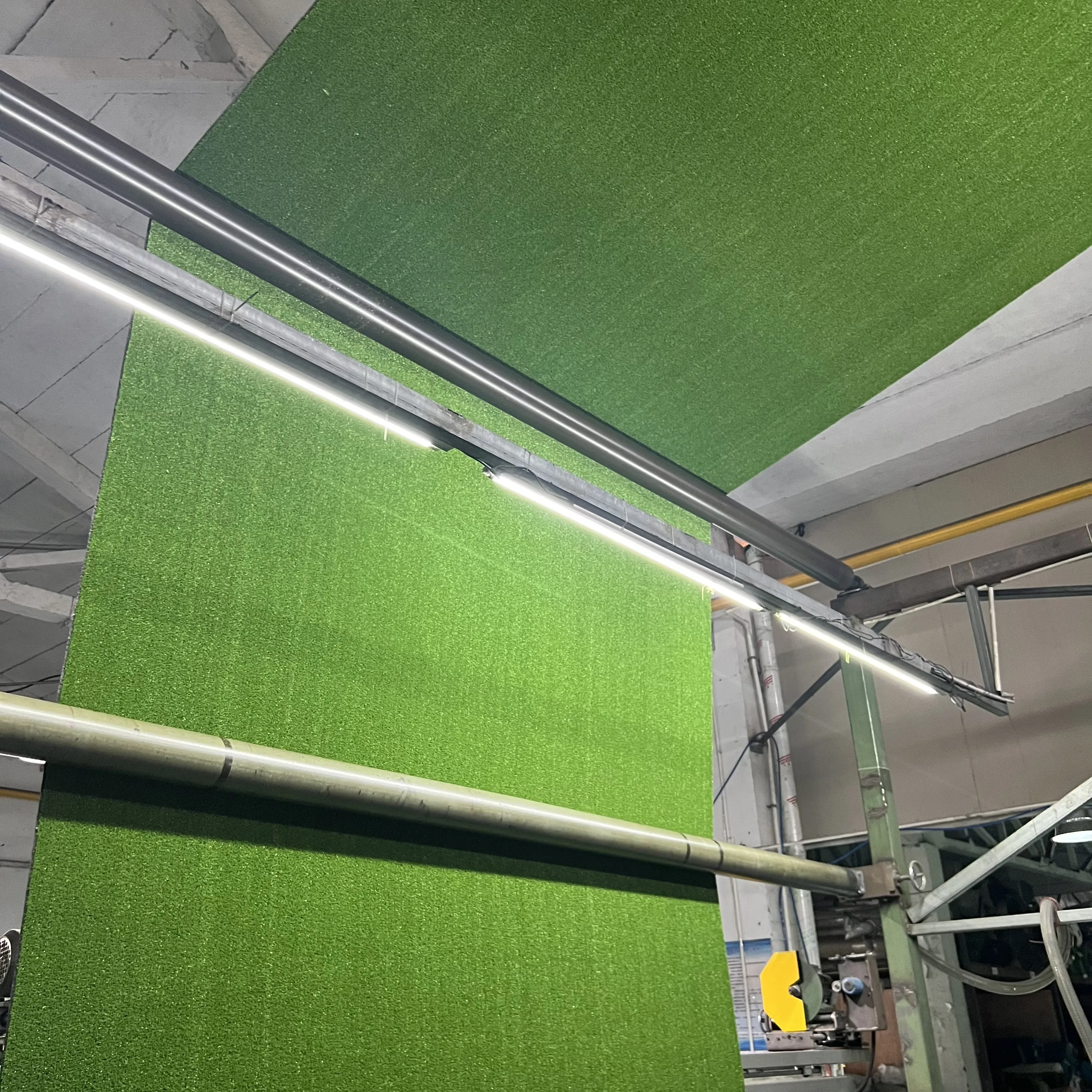 HANWEI GRASS Factory for wall decoration artificial turf roll 60ft 3ft 15 ft wide turf grass 1 x 4m Has high wear resistance