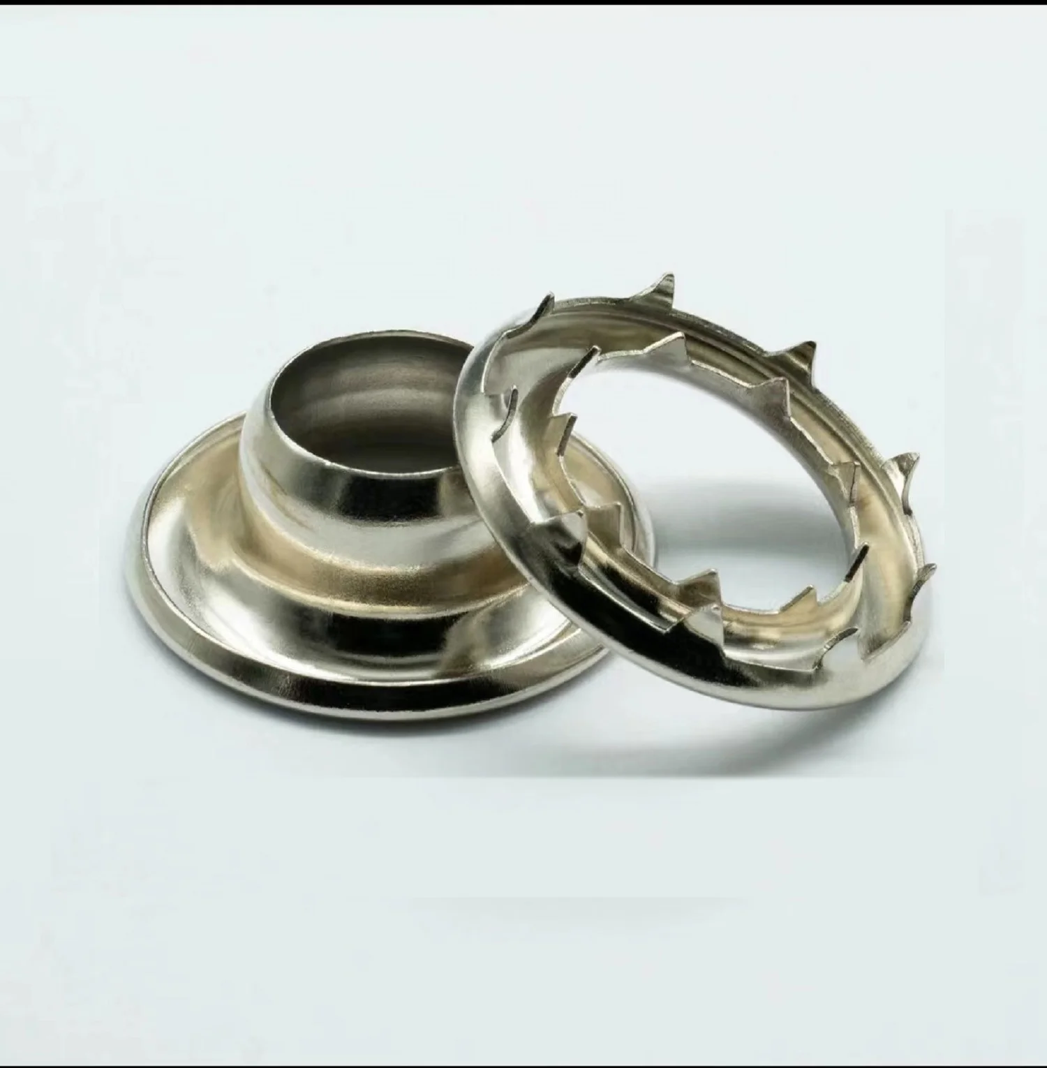 Metal eyelet for tarpaulin eyelet