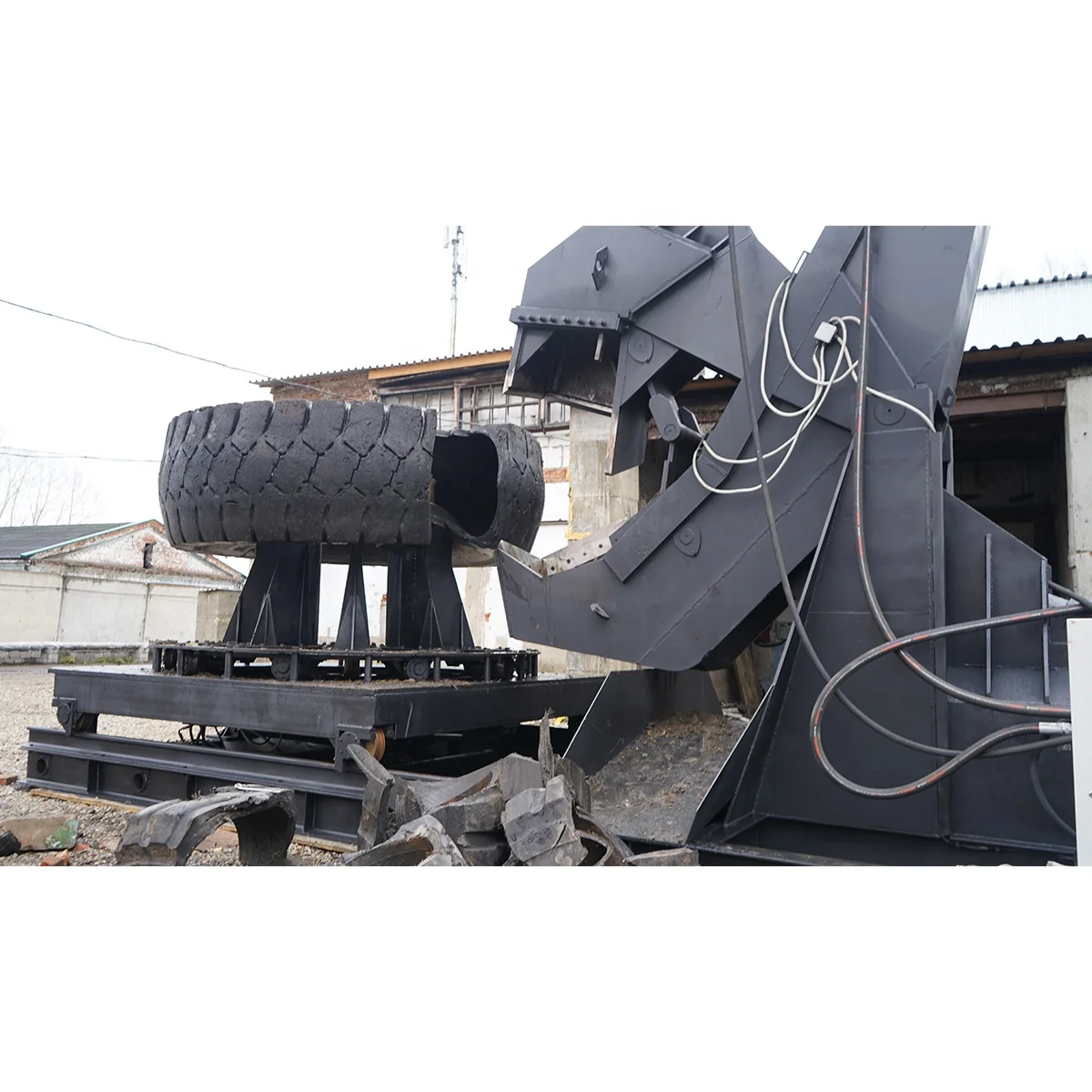 Hydraulic shears OTR tire cutter 59/80R63 size (300-5000 kg) solid waste & GMRG & used truck tires recycling equipment