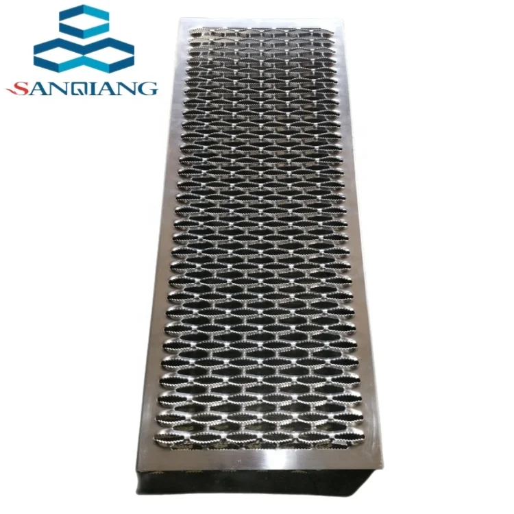 Factory price crocodile mouth anti slip metal perforated sheet aluminum walkway grating